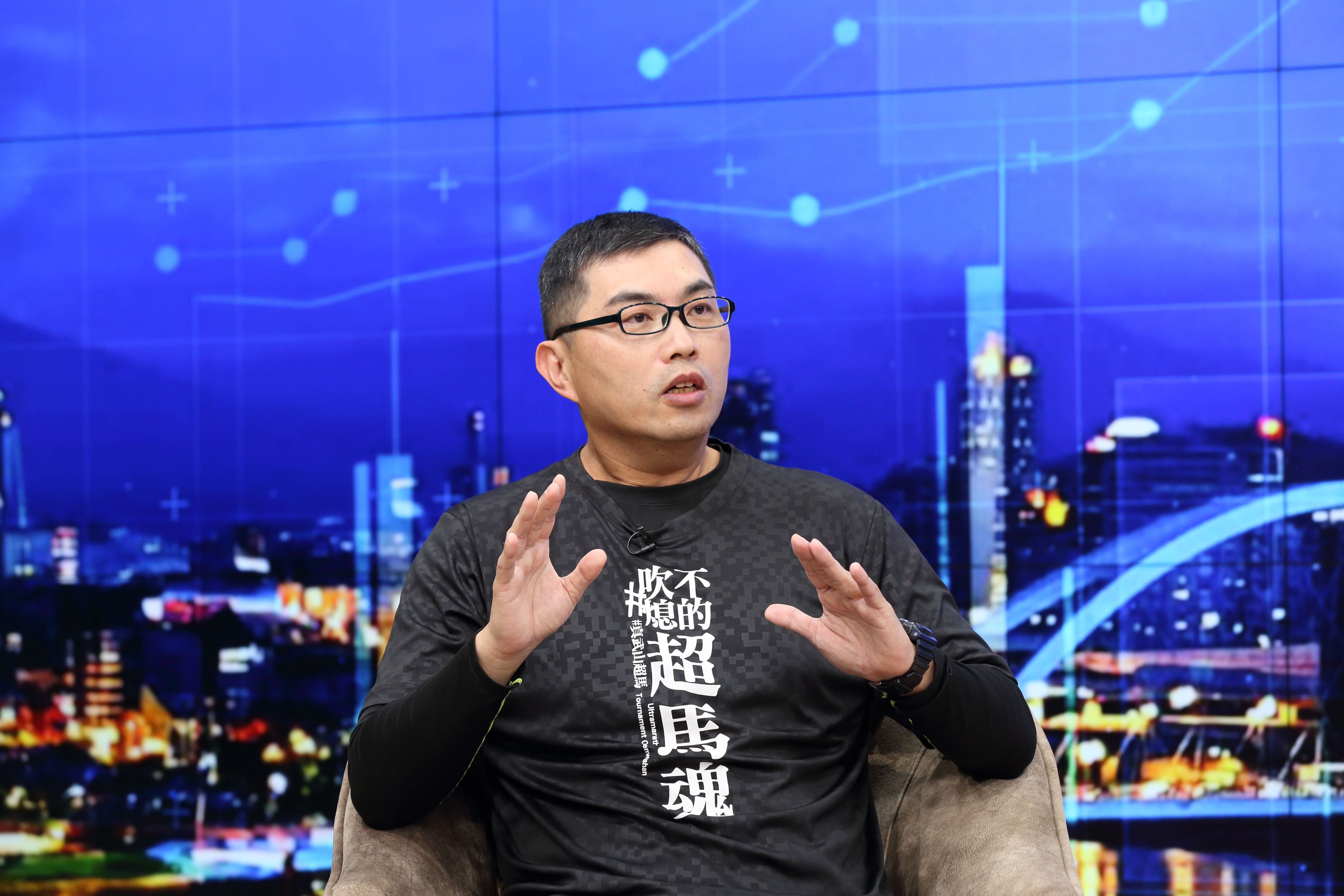 投資達人王仲麟說，定期定額布局高股息ETF，也有聰明做法。