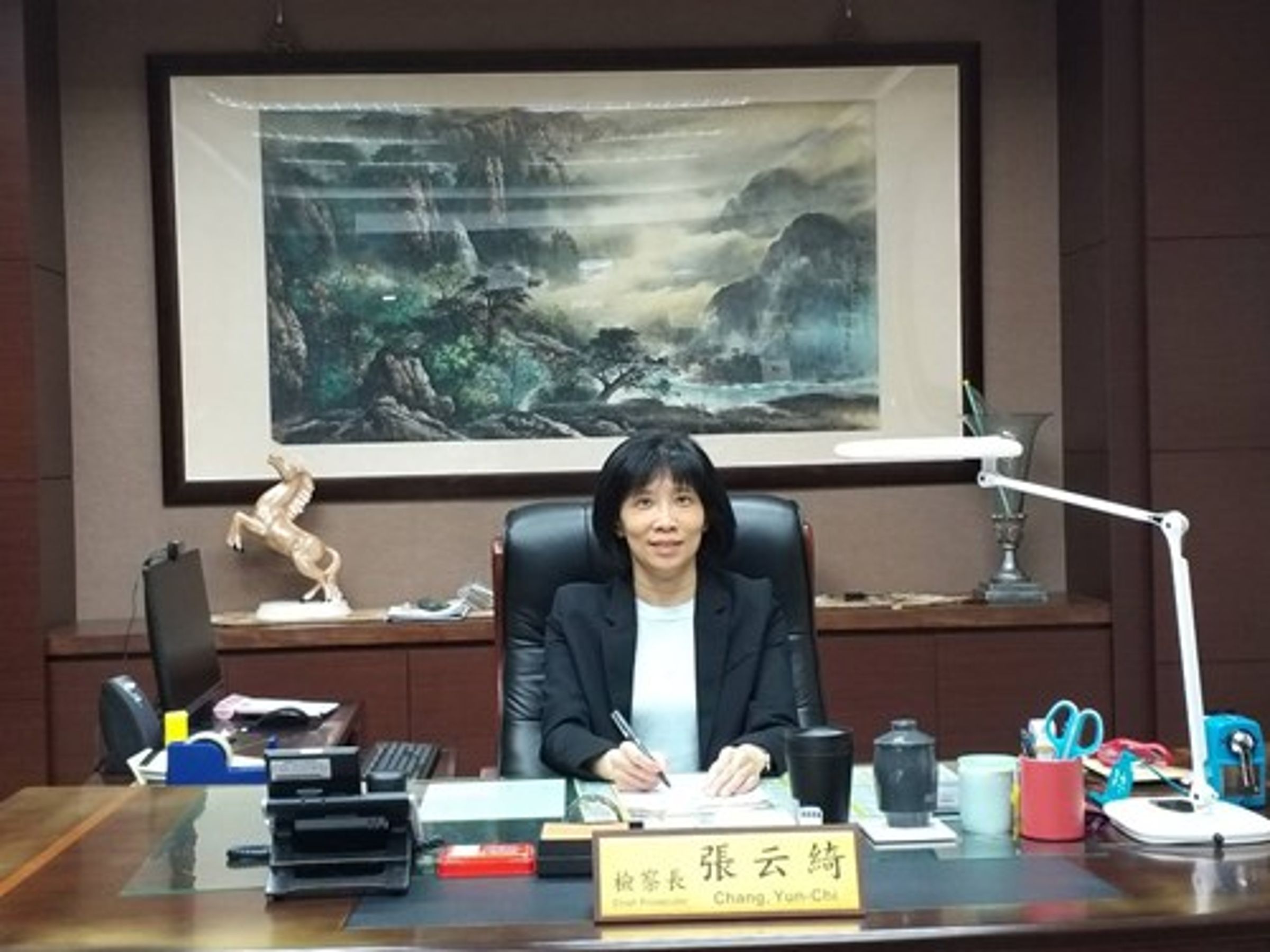 新竹地檢署檢察長張云綺被洪期榮檢察官以「決行」方式,具名發文嗆法官。(翻攝新竹地檢署網站)
