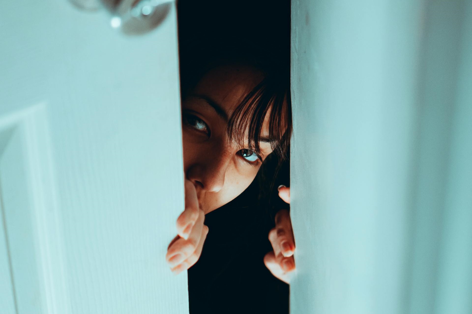 女網友分享從小玩到大的鄰居姐姐，跟自己哥哥有一腿。（示意圖，Pexels）