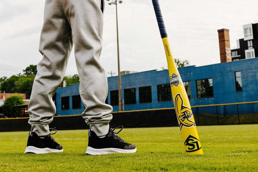 A君在上體育課期間，突然持棒球棒多次揮打正在授課的50多歲男教師B某。（示意圖，翻攝midwaysports官網）