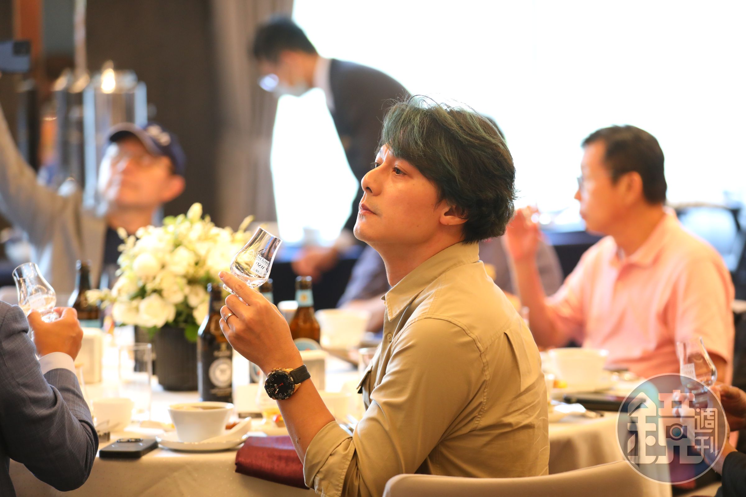 許多愛酒人士應邀前來試飲，藝人廖科溢也是威士忌愛好者，雖然才入桶一年，但試飲時已經可以感受細膩柔順的風味。