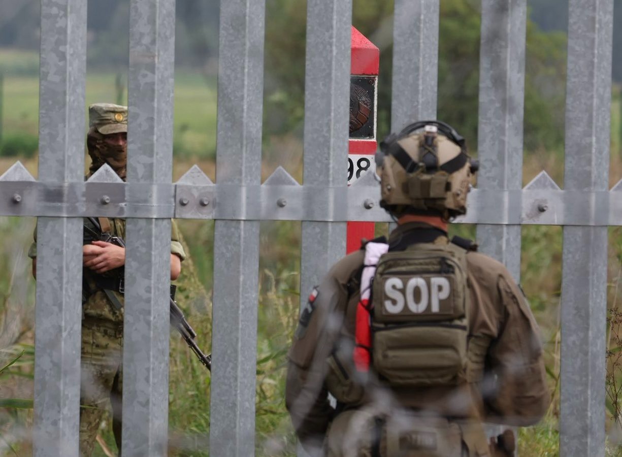俄軍正對烏克蘭西部展開大規模空襲，波蘭因此緊急提升警戒。示意圖（翻攝自Donald Tusk X）