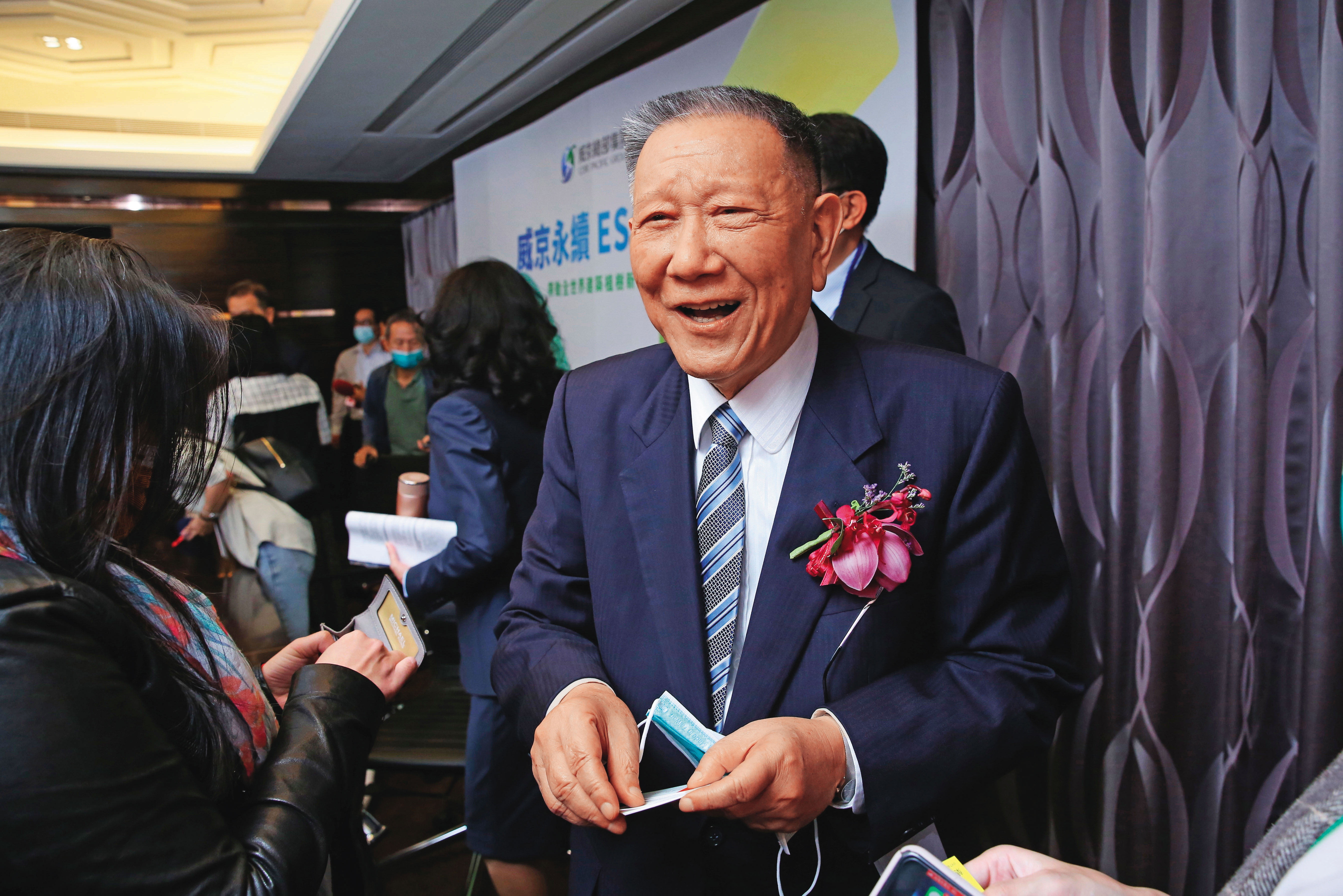 沈慶京行使緘默權，多次槓上檢察官，一度揚言出獄後要拍片將遭遇記錄下來供外界公評。