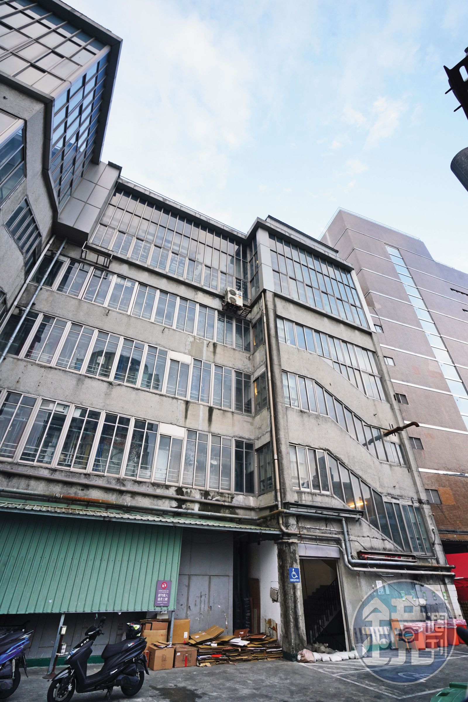 張文從誠品南西店頂樓墜樓身亡，從現場狀況看來，很可能是意外