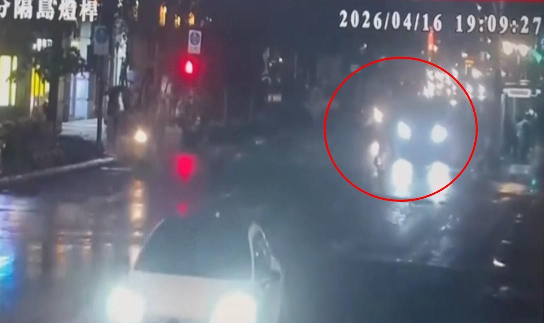 帶孫逛台大商圈闖紅燈！阿嬤下秒遭百萬商務車撞死　他自責：衝出去來不及拉