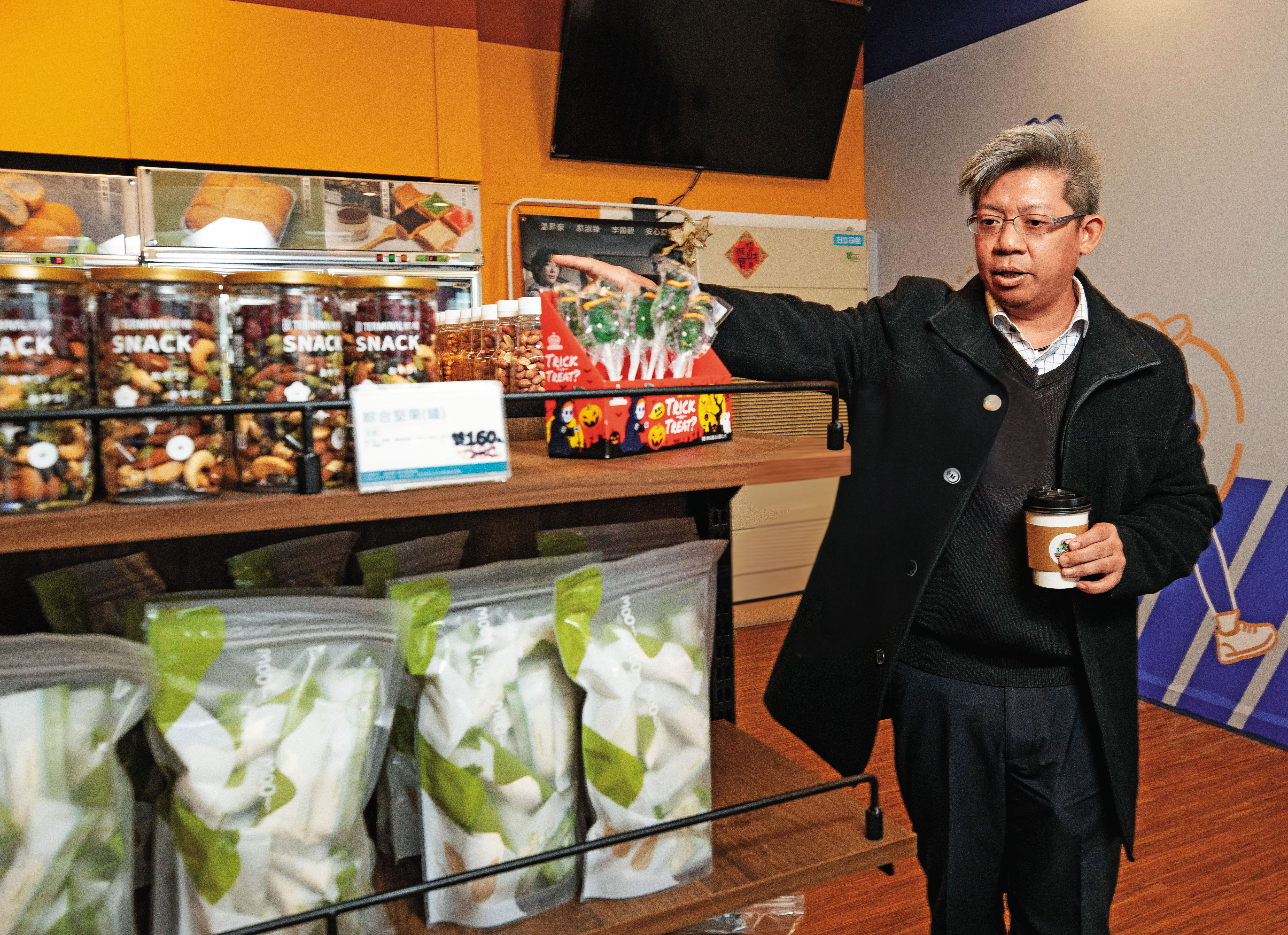 林建涵指出，因航棧綠洲鄰近機場，伴手禮也相當受歡迎。