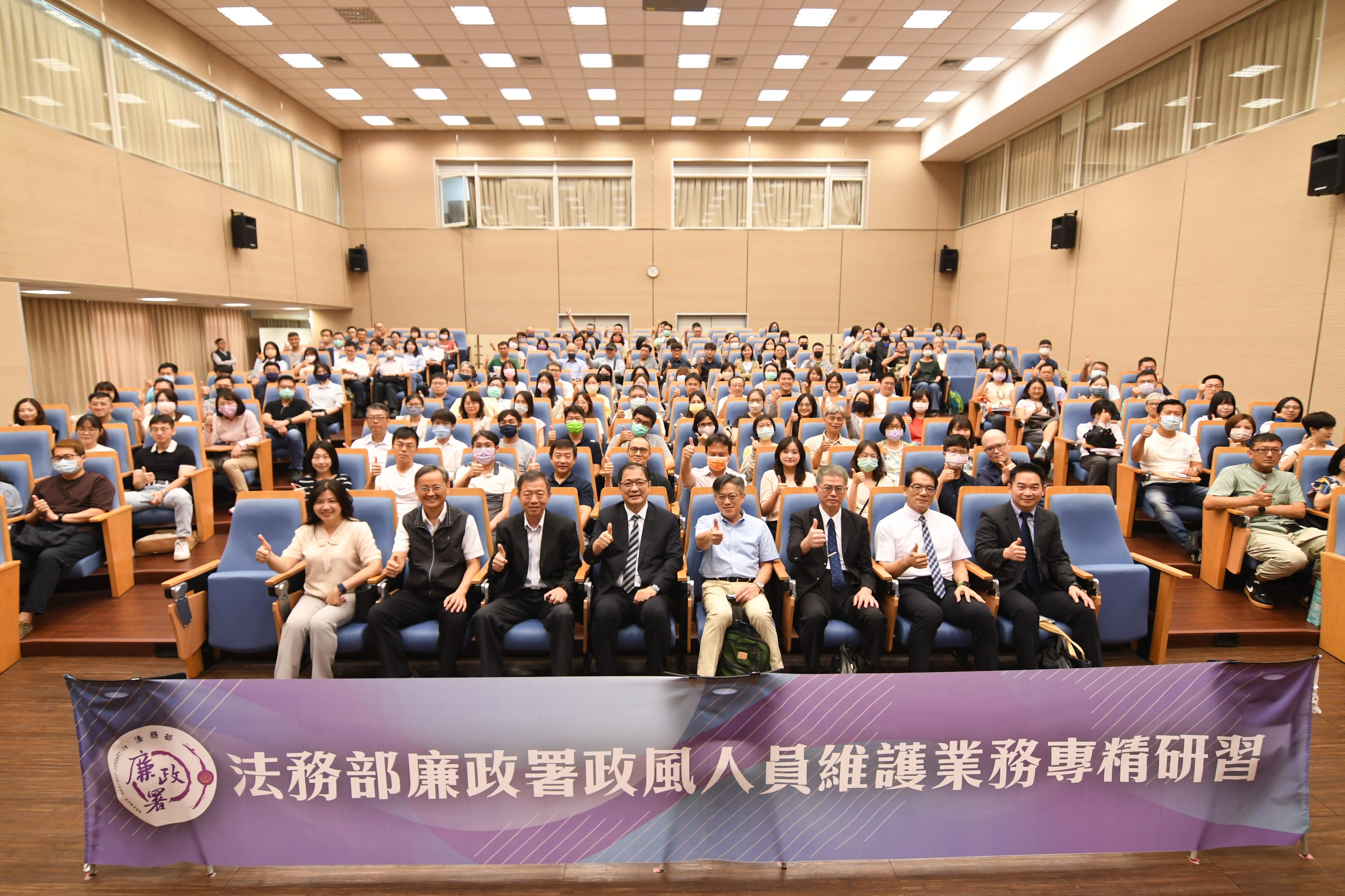 廉政署辦理南、中、北區「115年度政風人員維護業務專精研習」,今在高雄盛大舉辦,法務部長鄭銘謙勉勵政風單位強化機關安全防護與公務機密維護責任。圖由廉政署提供