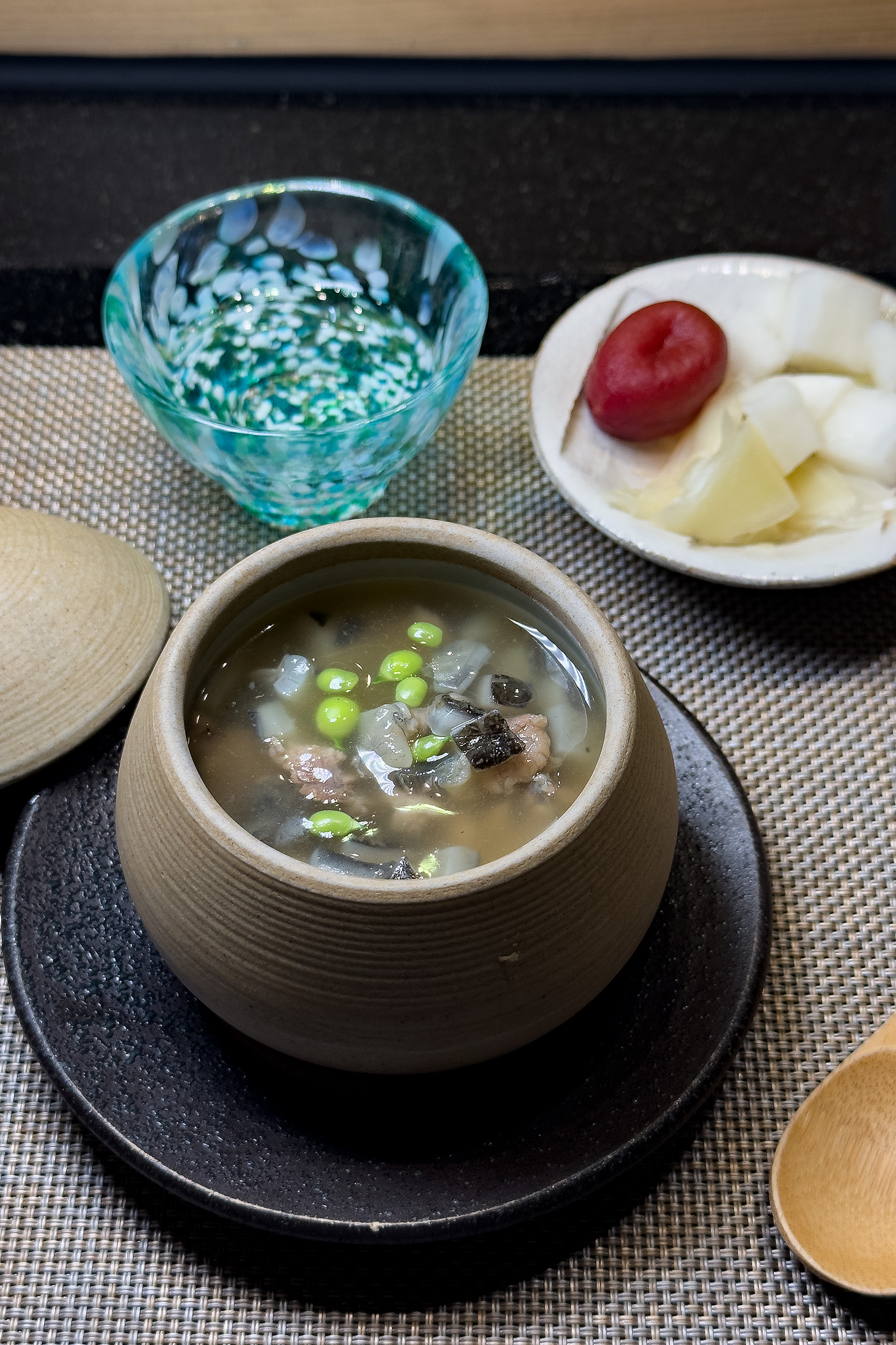 溫物「雲林甲魚．雞卵蒸」膠質厚實卻細緻，融入滑順蒸蛋之中，是一道呼應時節也撫慰味蕾的安心料理。
