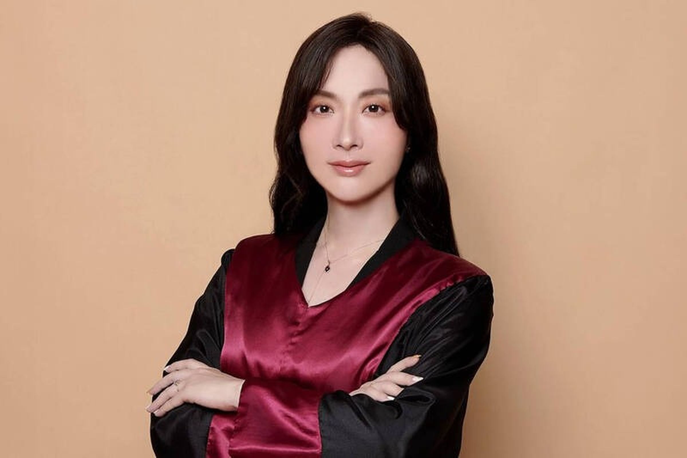 陳漢章不畏外在眼光，近年做自己穿起女裝。（翻攝自陳漢章IG）