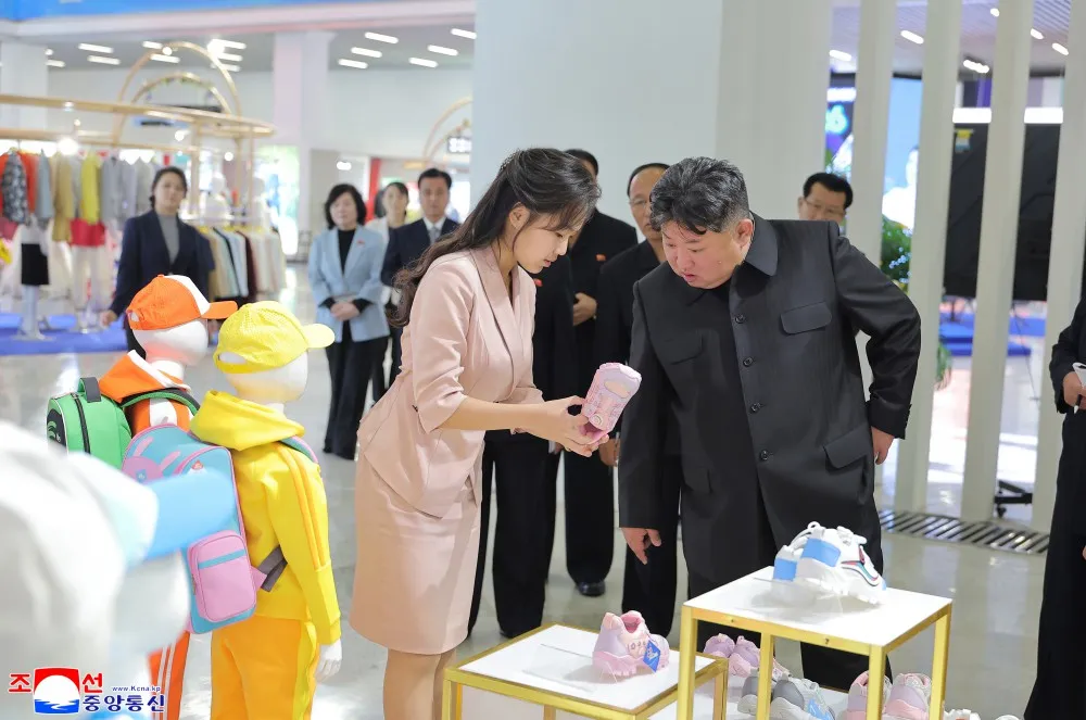 傳金正恩腦出血昏迷命危！北韓官媒釋照闢謠　愛女金主愛相伴