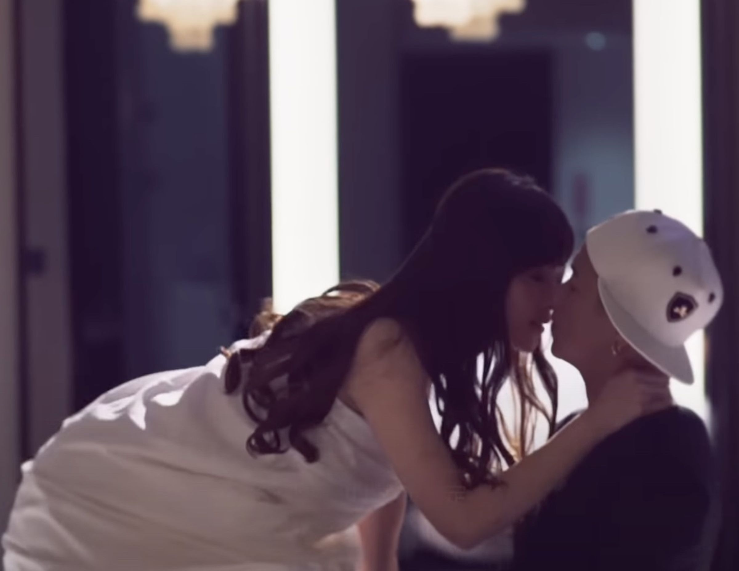 彈頭推出新MV〈愛你一夜〉，還因此接到交友軟體公司合作邀約。（美秀創意提供）