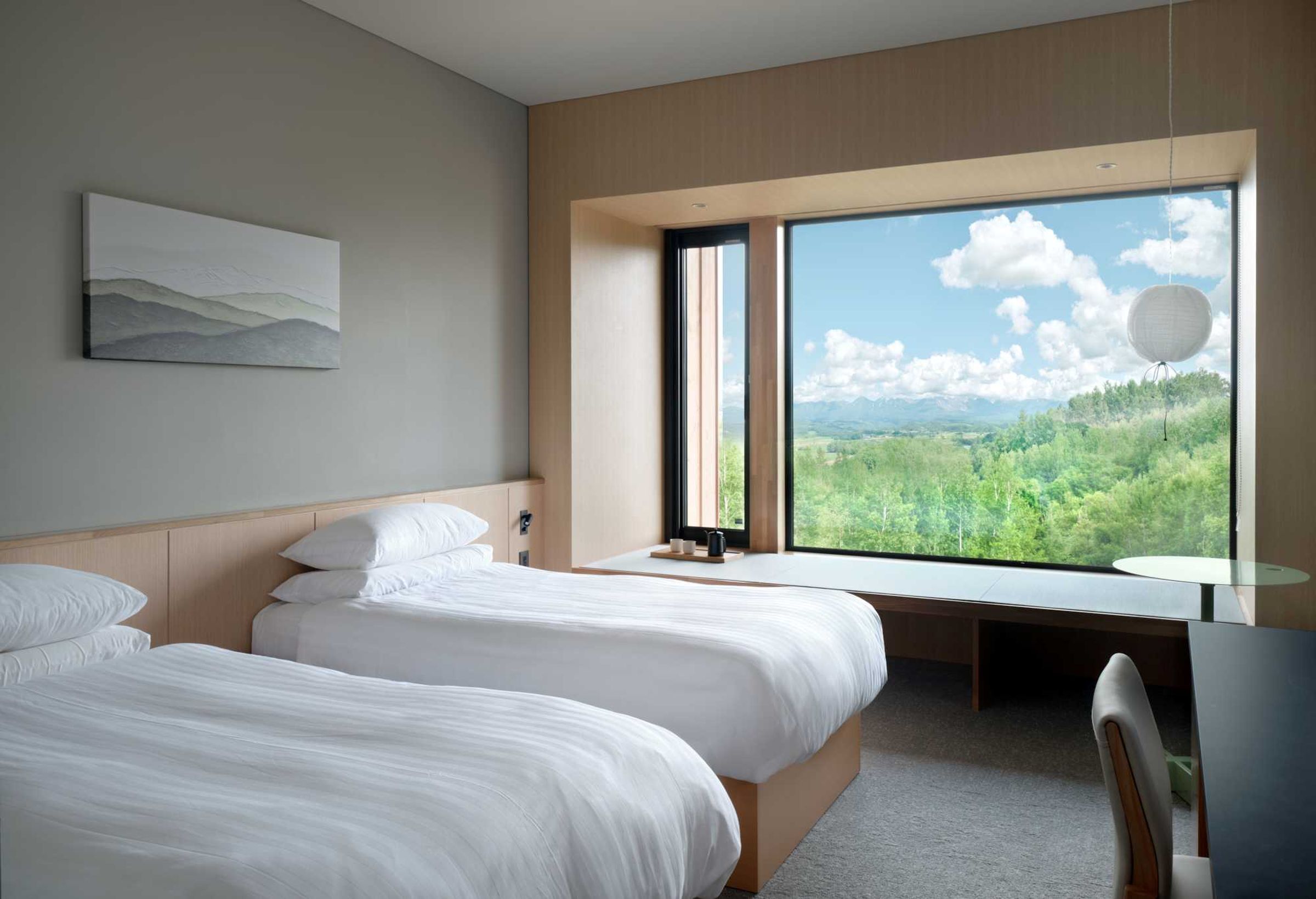 Hotel的雙人客房，亦引入遼闊山景。（薰衣草森林提供）