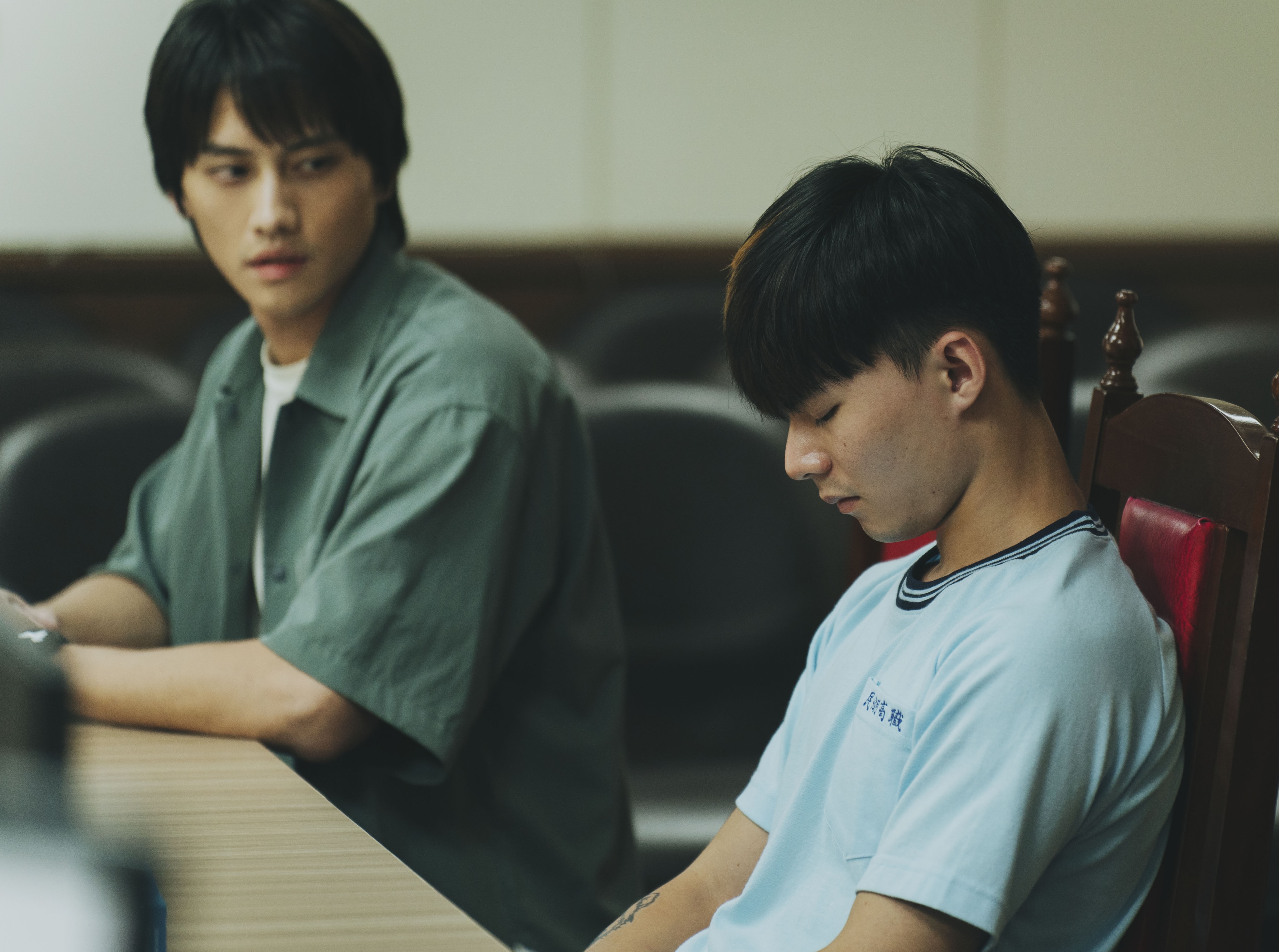 飾演社工的范少勳與「惡霸少年」陳俞諺有不少對手戲，兩人火花四射，默契十足。（ 「冬候鳥電影」 、「文策院」提供）