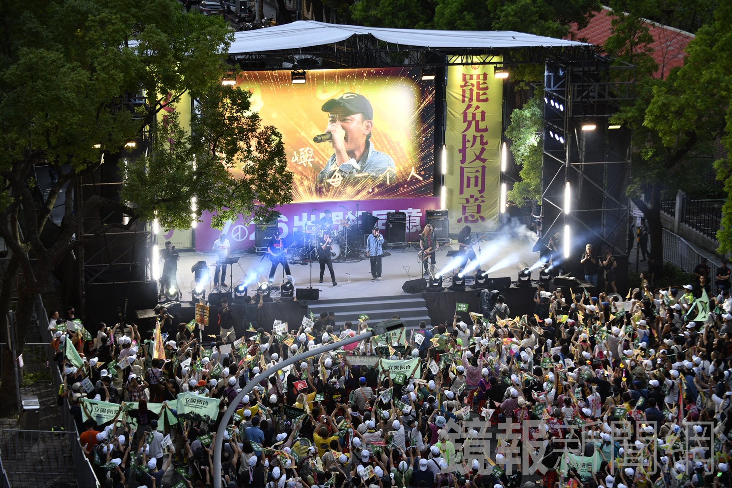 民進黨「抗中保台」神主牌9年來首次失效，話題在PTT引起熱議。（鏡報李智為祥攝）