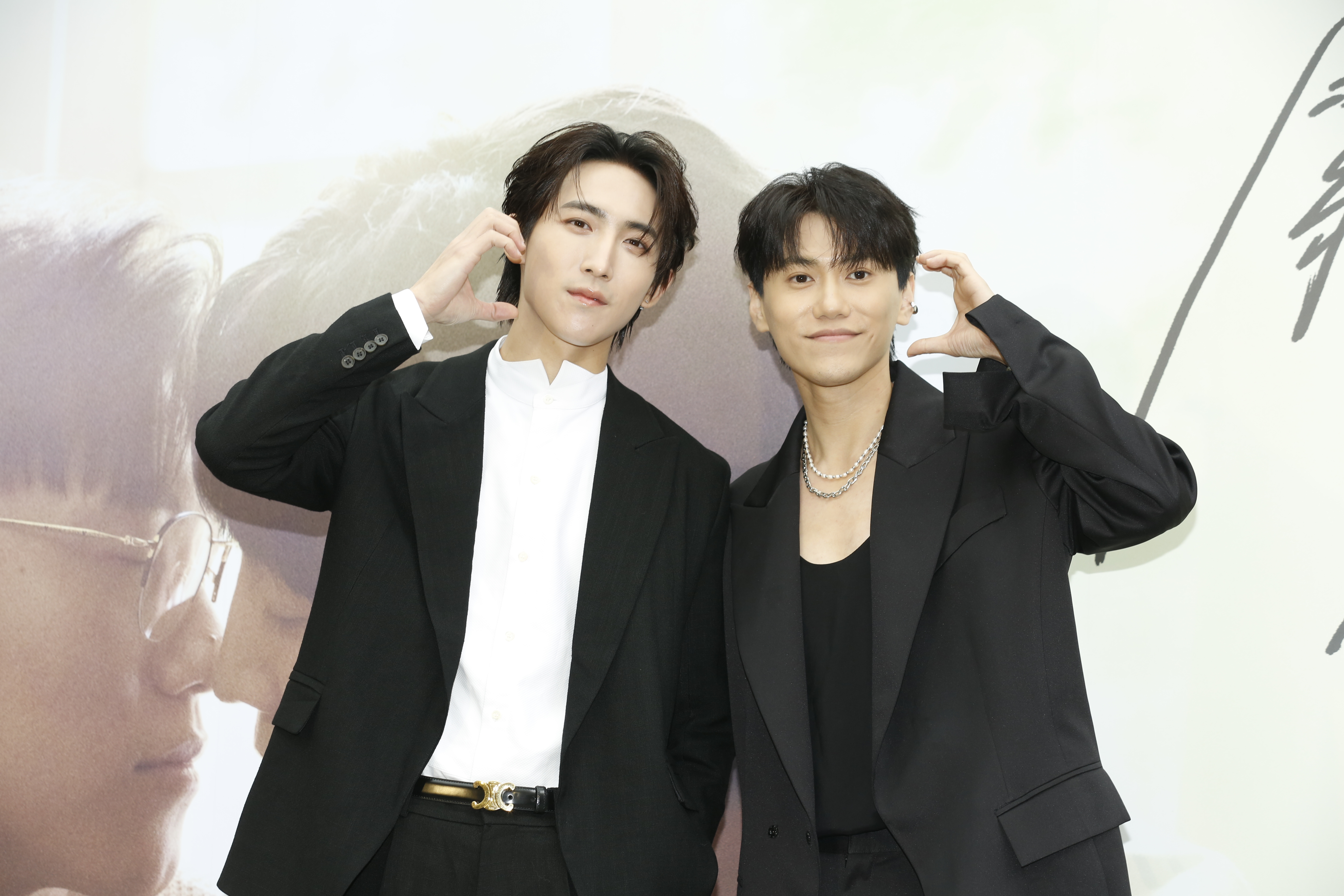 邱宇辰(右)、黃宏軒相識逾10年,首部戲劇合作就挑戰BL題材。