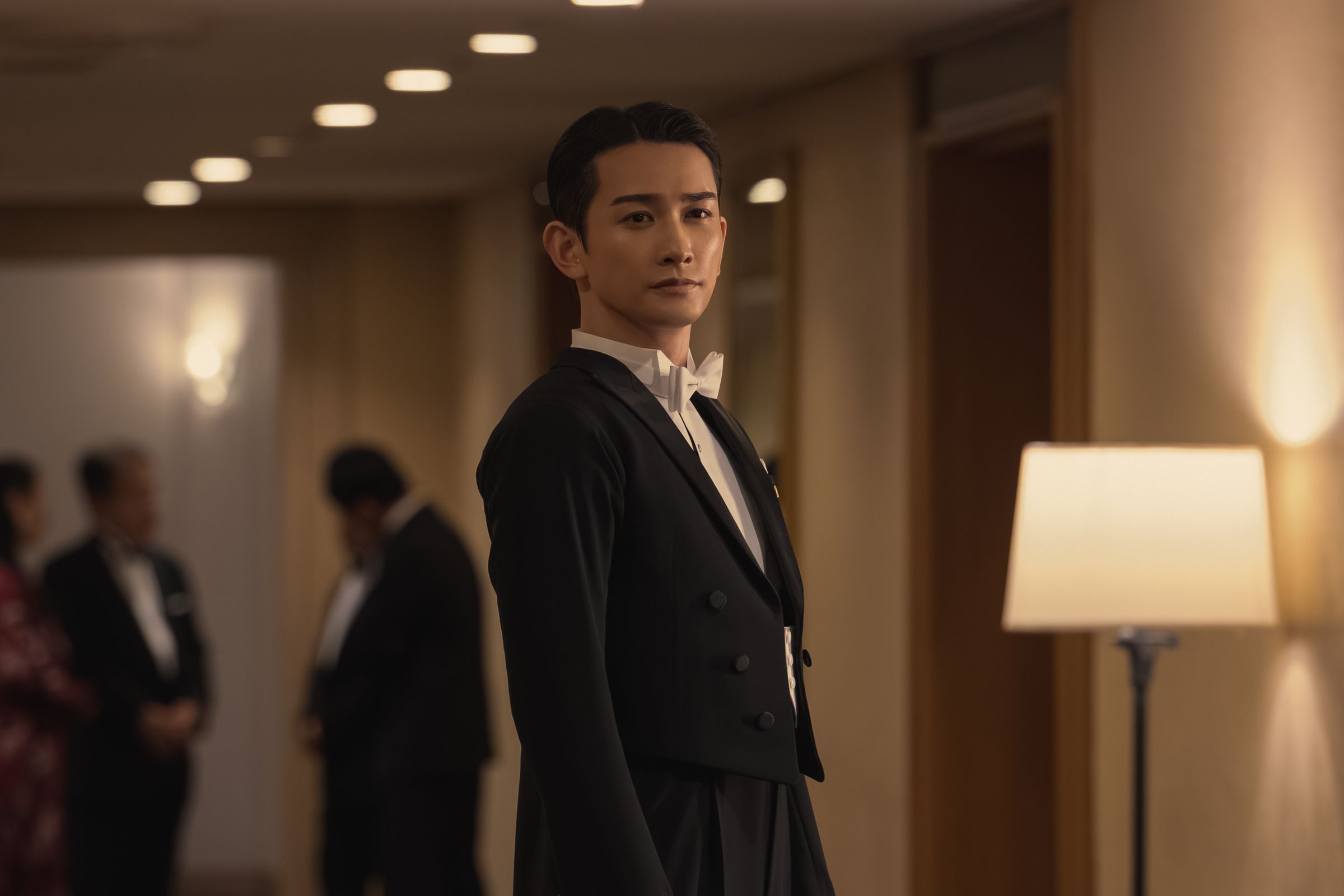 町田啓太考量到角色「杉木信也」的成長背景,選擇了比標準偏長的髮型。(Netflix提供)
