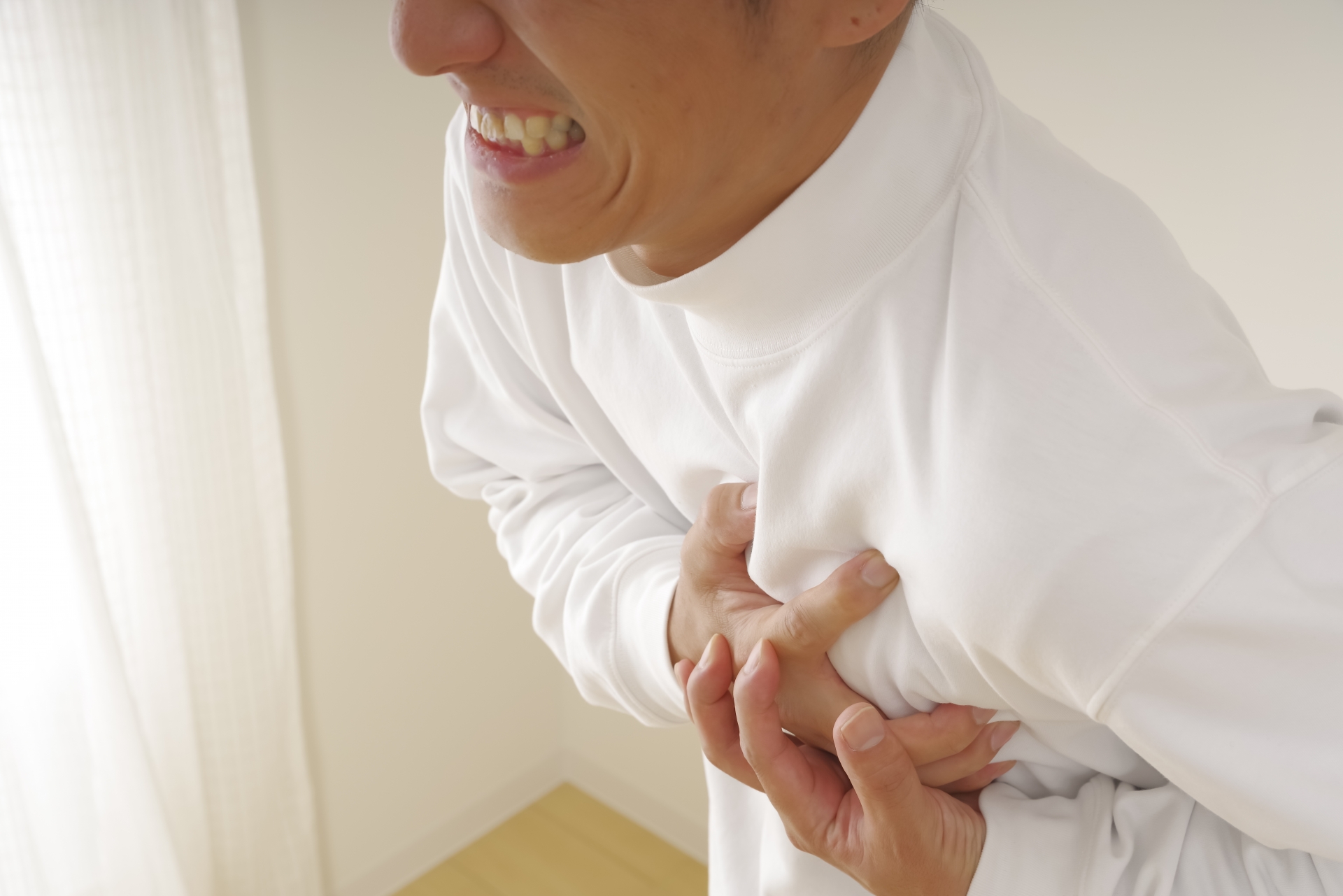 醫師提醒，猝死並非毫無徵兆，只是症狀往往低調，容易被忽略。（翻攝自photo-ac）