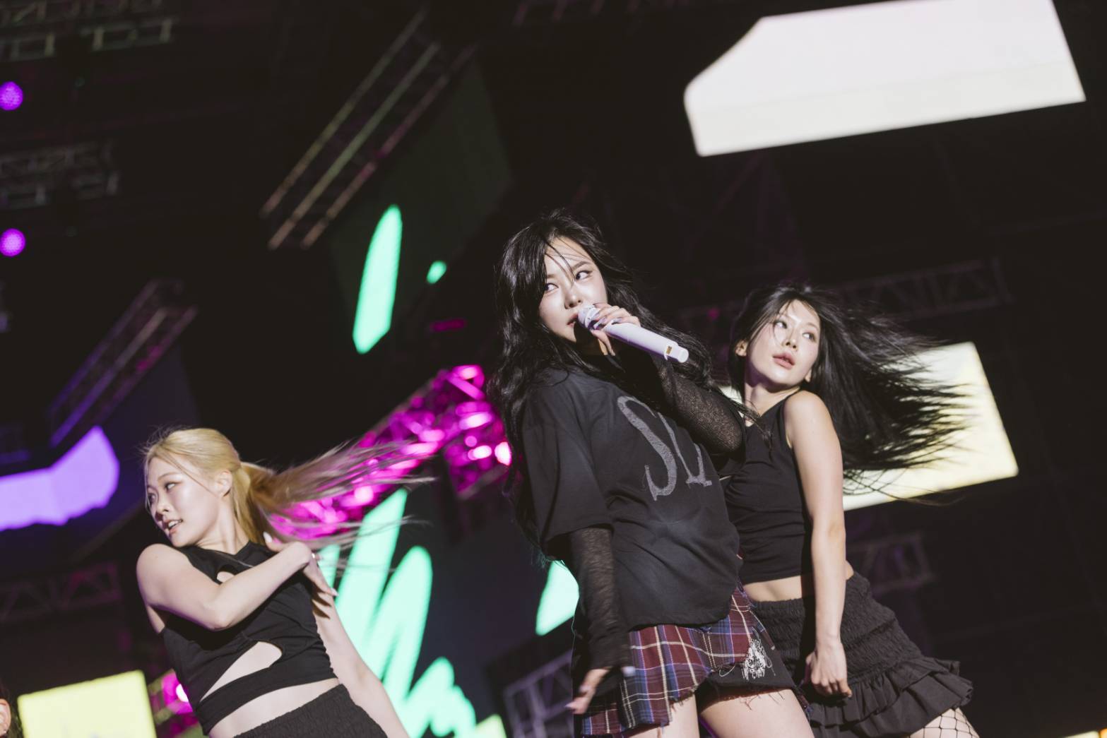 台中市府跨年夜邀請韓國知名MAMAMOO團員輝人一起迎向2025年。（台中市政府提供）