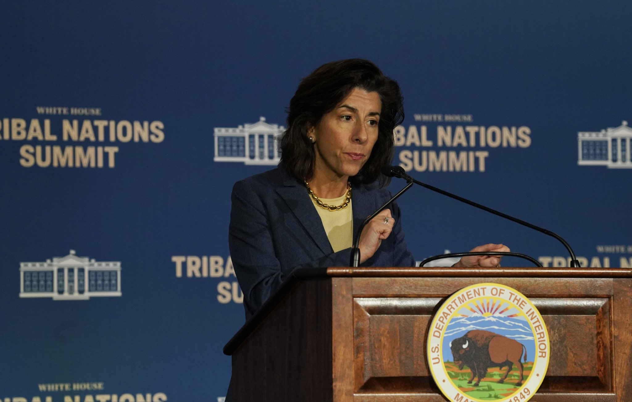 美國商務部長雷蒙多示警，中國製造的電動車恐構成重大國安風險。（翻攝自X@SecRaimondo）