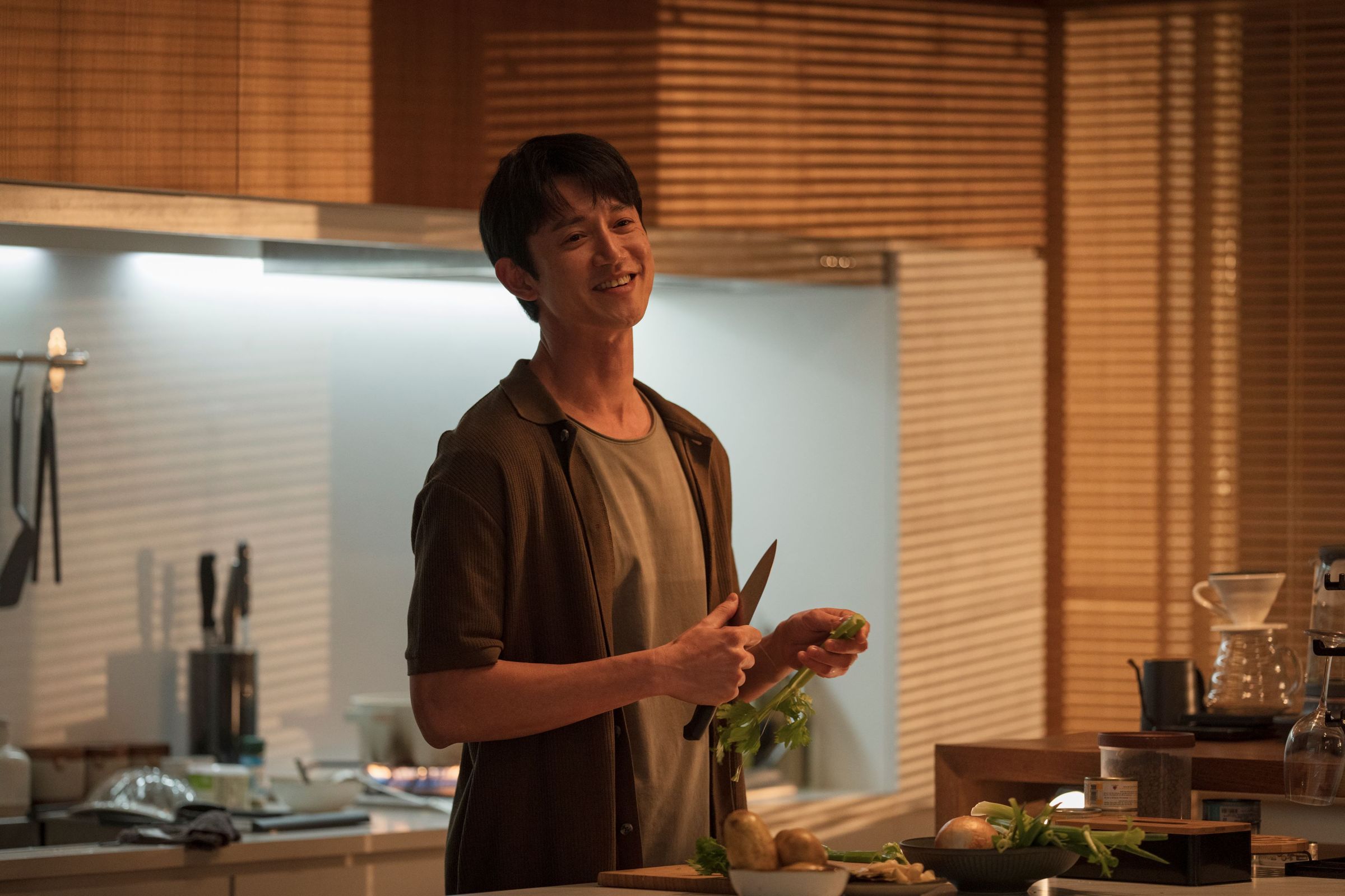 吳慷仁在《破浪男女》裡尺度驚人，竟有舔吃對手女演員腳趾鏡頭。（双喜提供）