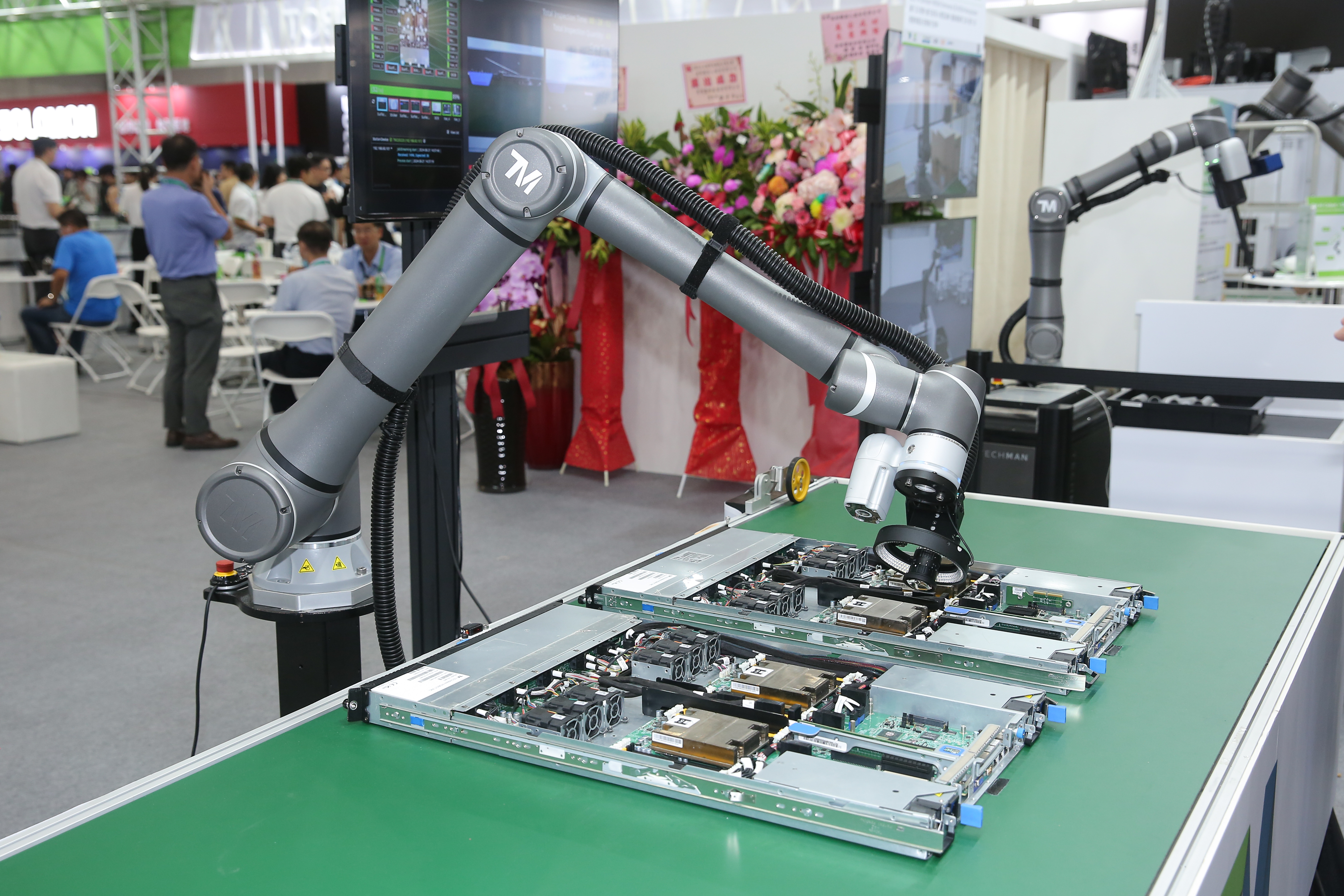 達明總經理陳尚昊表示，隨著語言模型（LM）蓬勃的發展，未來的機械手臂會長出有對話能力的腦袋，將徹底一改過去執行模式。（本刊資料照）