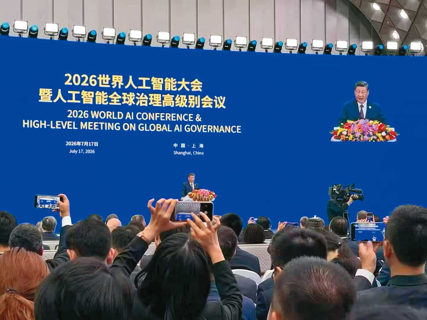 中國股民隨著習近平的指揮棒瘋狂炒作AI股票,寒武紀在7月全球股災中暴跌4成、大語言模型公司智譜3天跌掉47%,中國AI股票炒作泡沫早晚會破滅。(翻攝threads@sidkuo)