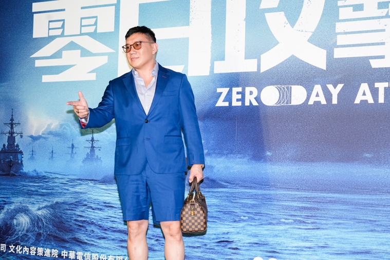 杜汶澤盛裝出席《零日攻擊》首映。