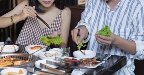 申聖贊在Threads分享韓國用餐經驗，引發熱議。（示意圖，非當事人/photo-ac）