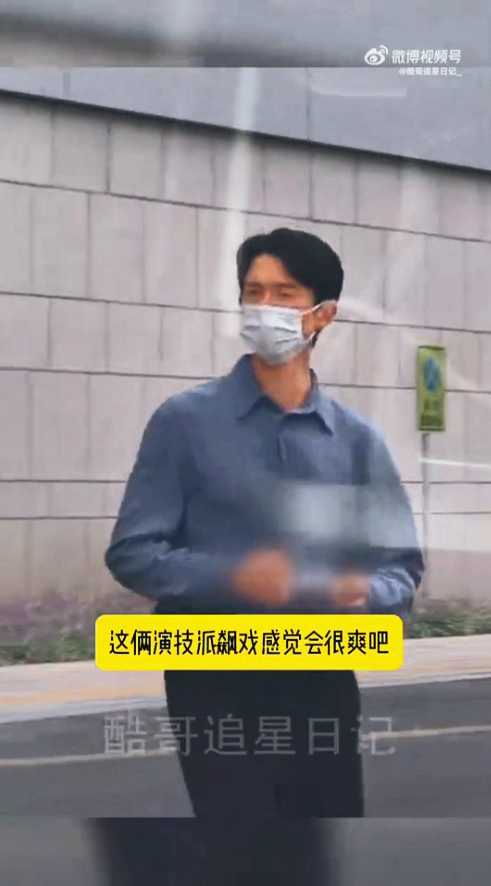 過往政治色彩鮮明，吳慷仁選擇西進大陸拍戲，引起許多人不諒解。（翻攝自酷哥追星日記微博）
