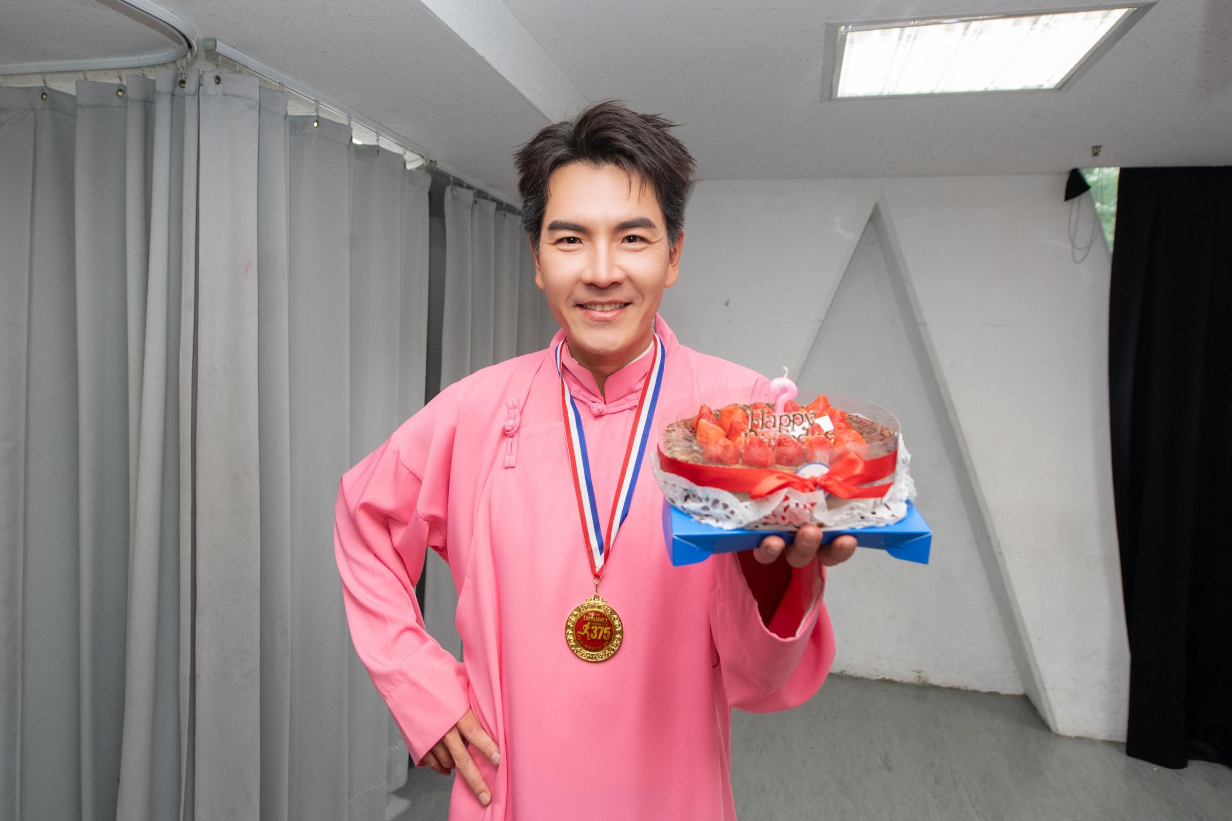 王傳一在相聲演出 《壹加一剛好比三小》  最終場提前過生日。 （嚞娛樂提供）