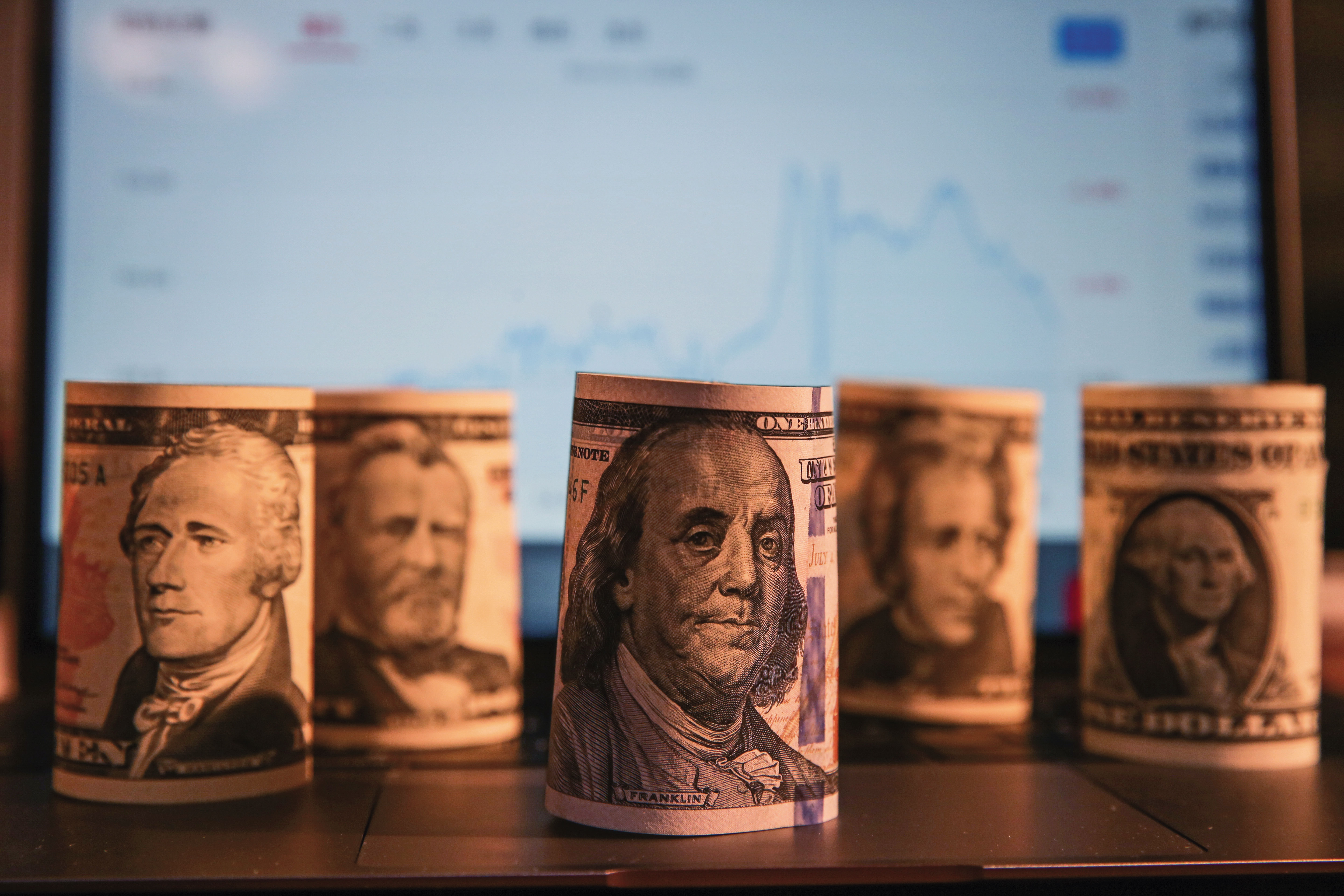 中美大國對決下，近來屢傳美元崩盤論，實情是美國財政正在好轉，企業投資、民間消費、政府支出皆持續向上。
