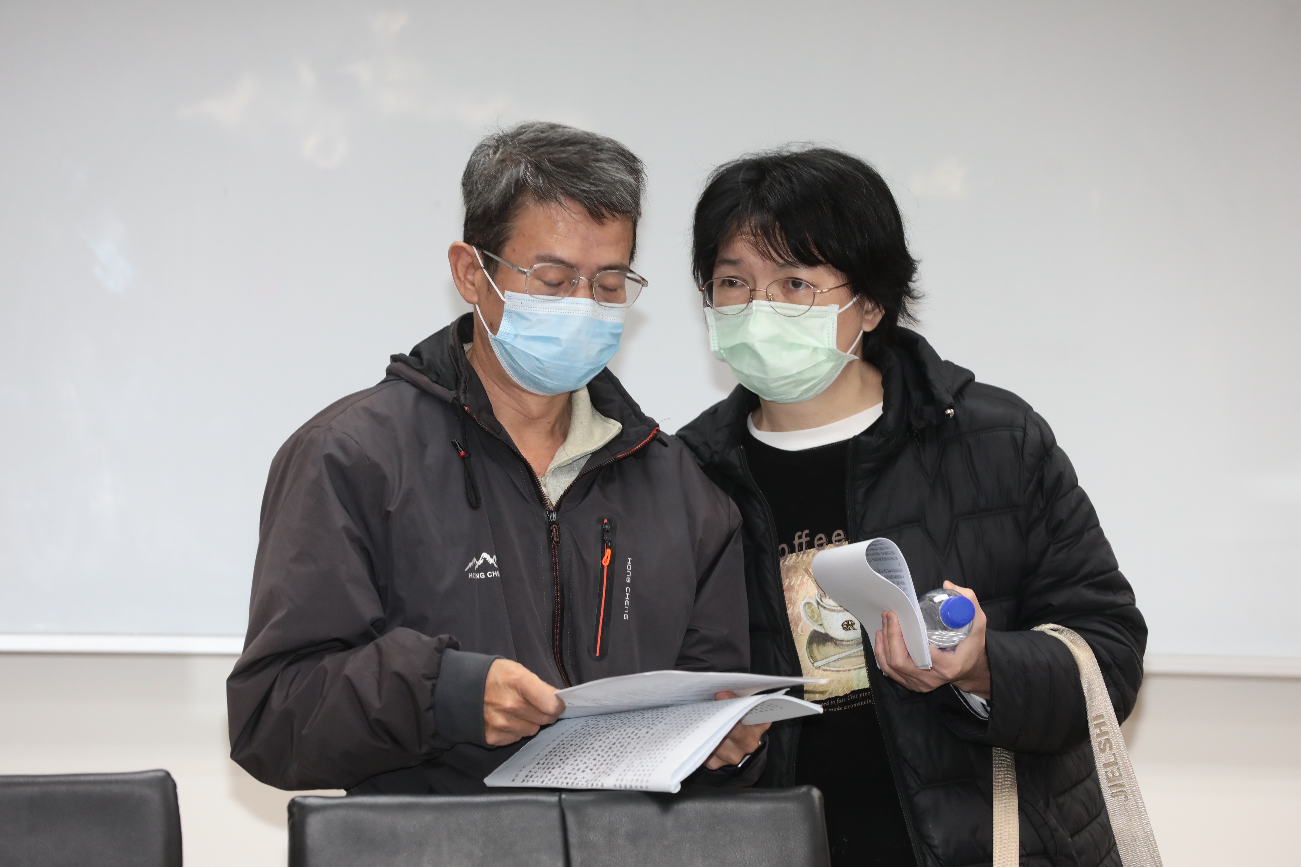 楊承勳父母在愛子離世後,持續為校園安全及司法制度改革發聲。(鏡報提供)
