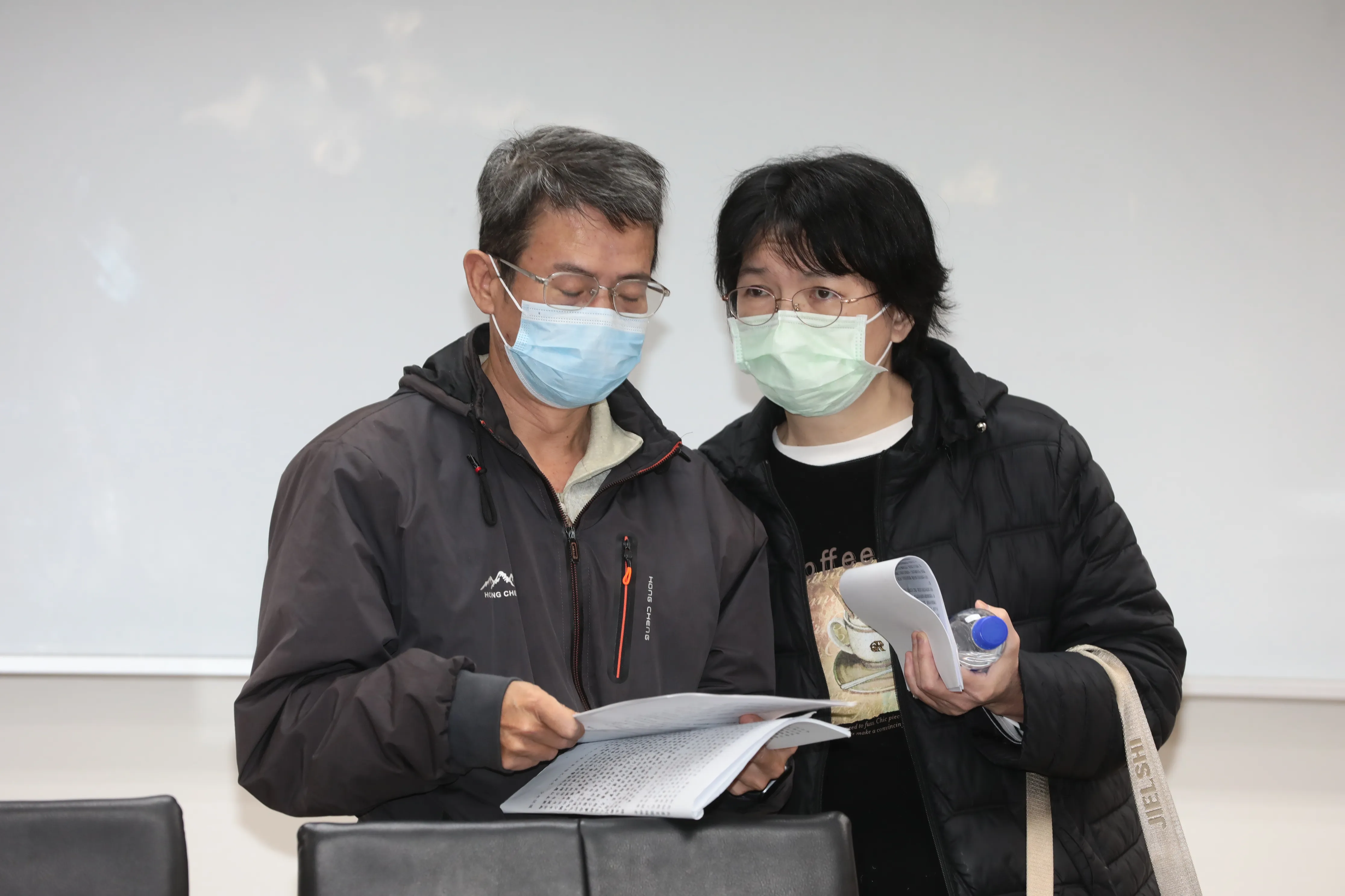 楊承勳父母在愛子離世後，持續為校園安全及司法制度改革發聲。（鏡報提供）