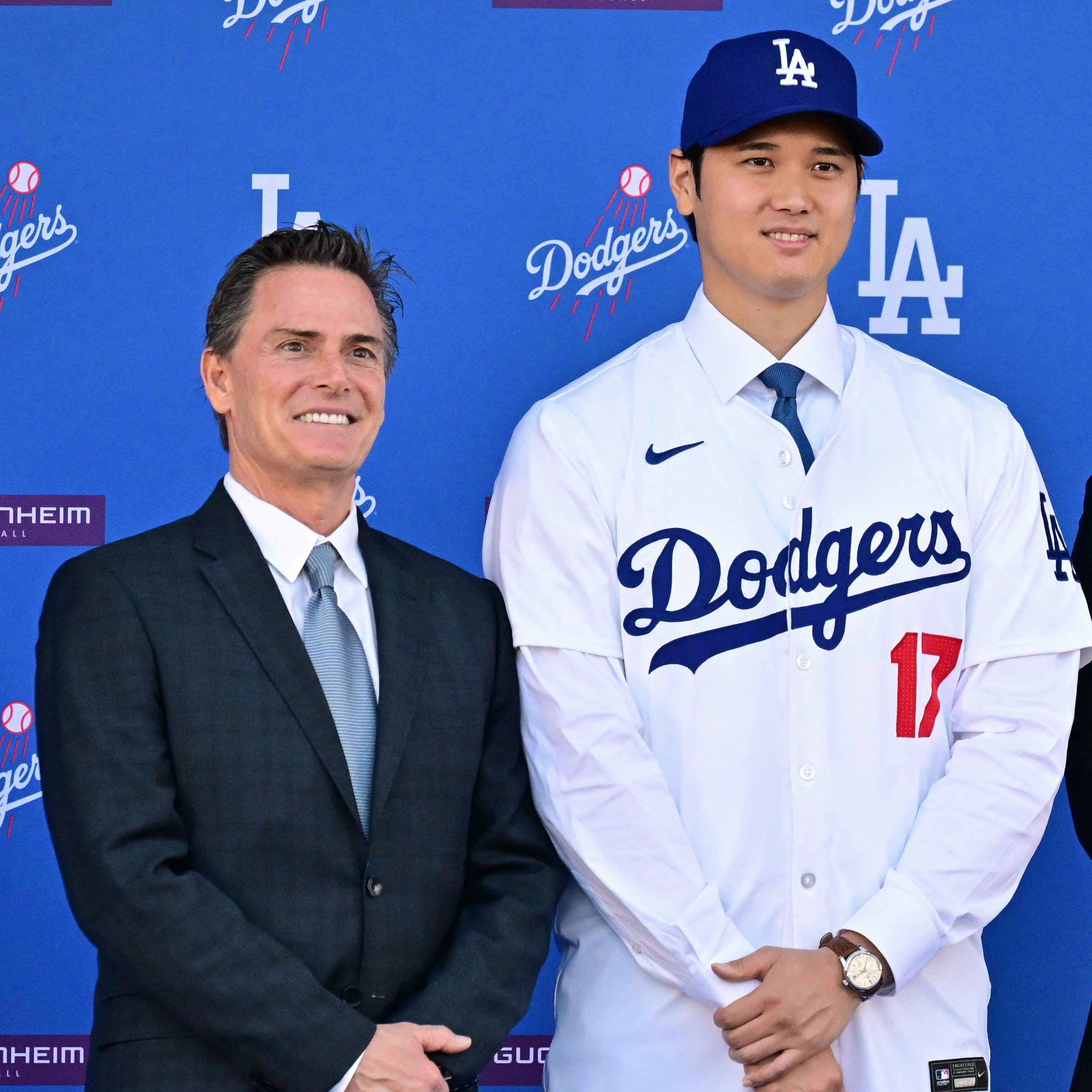 大谷翔平（右）和經紀人內茲巴雷洛（左）雙雙被告。（翻攝X@BleacherReport）