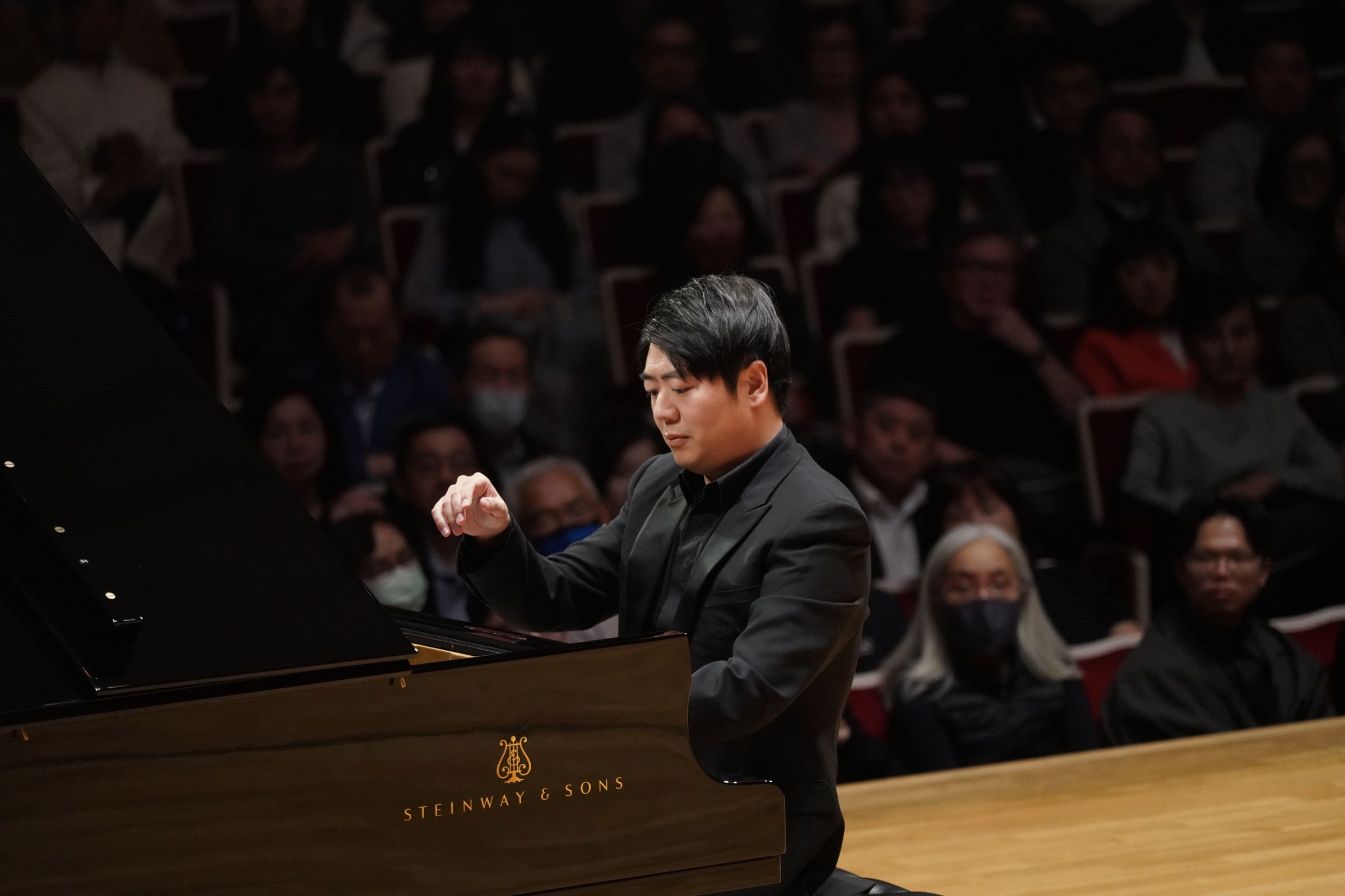 鋼琴家郎朗近年回歸演繹抒情樂曲。(牛耳藝術提供)