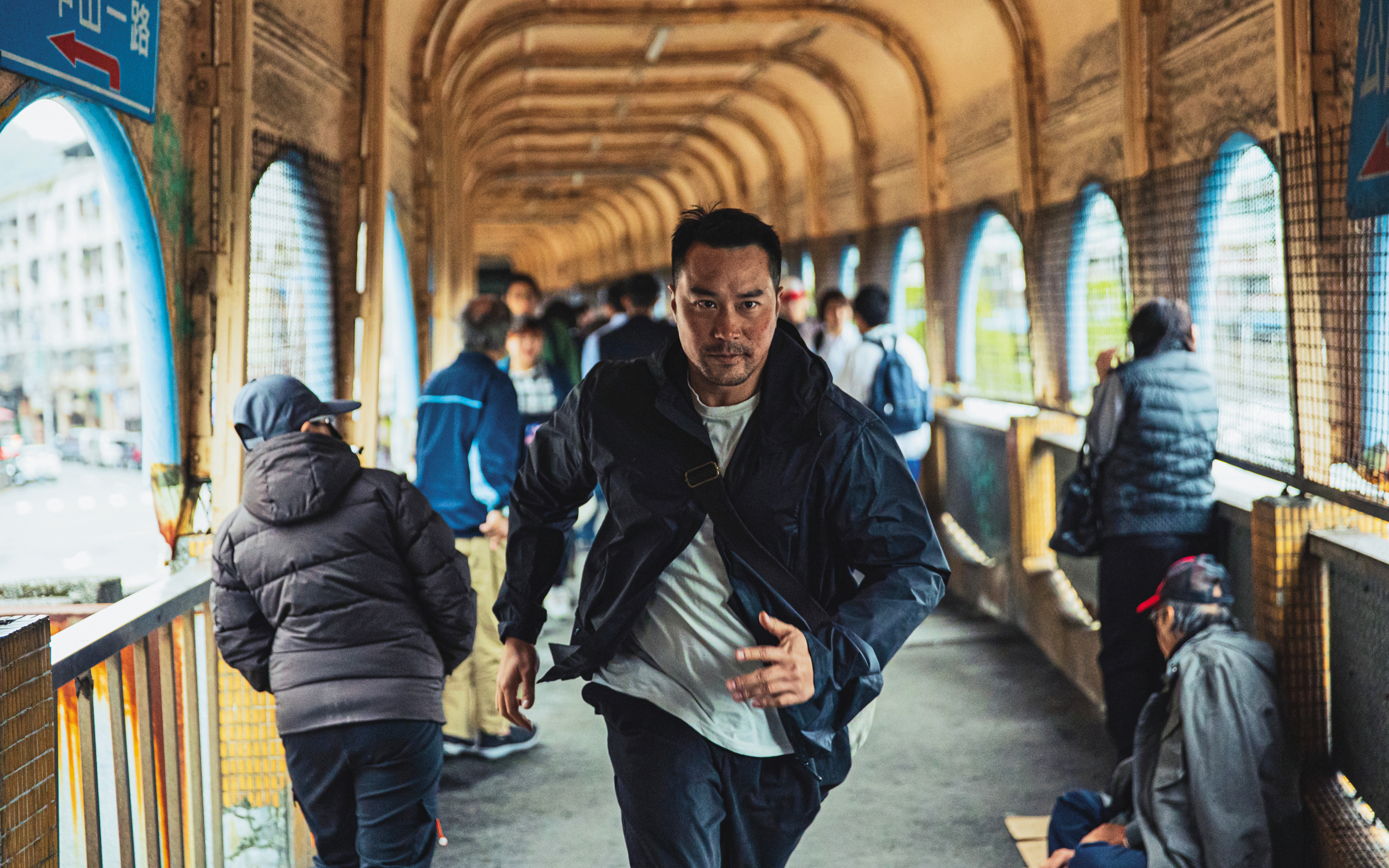 張孝全在電影中使出渾身解數，又是打鬥、又是狂奔。（華映娛樂提供）