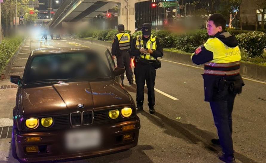 根據南港分局統計,包括違停、改車等行為,共開單53件。(翻攝畫面)