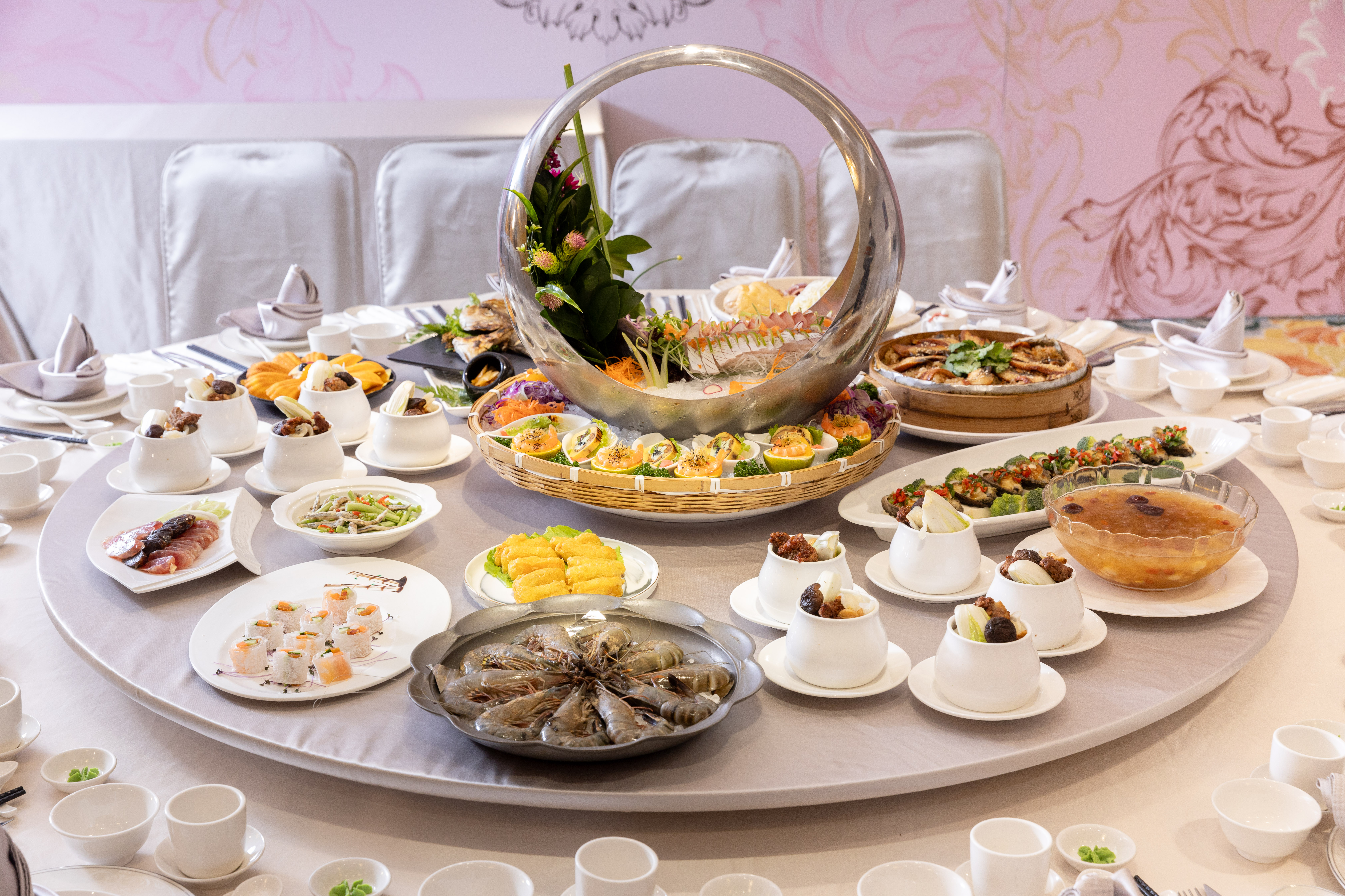  88號會館旗下3大品牌，其中最新品牌是一推出就在美食部落客間造成轟動、以古早味經典台菜料理著稱的「88會館─郭董私房菜」。