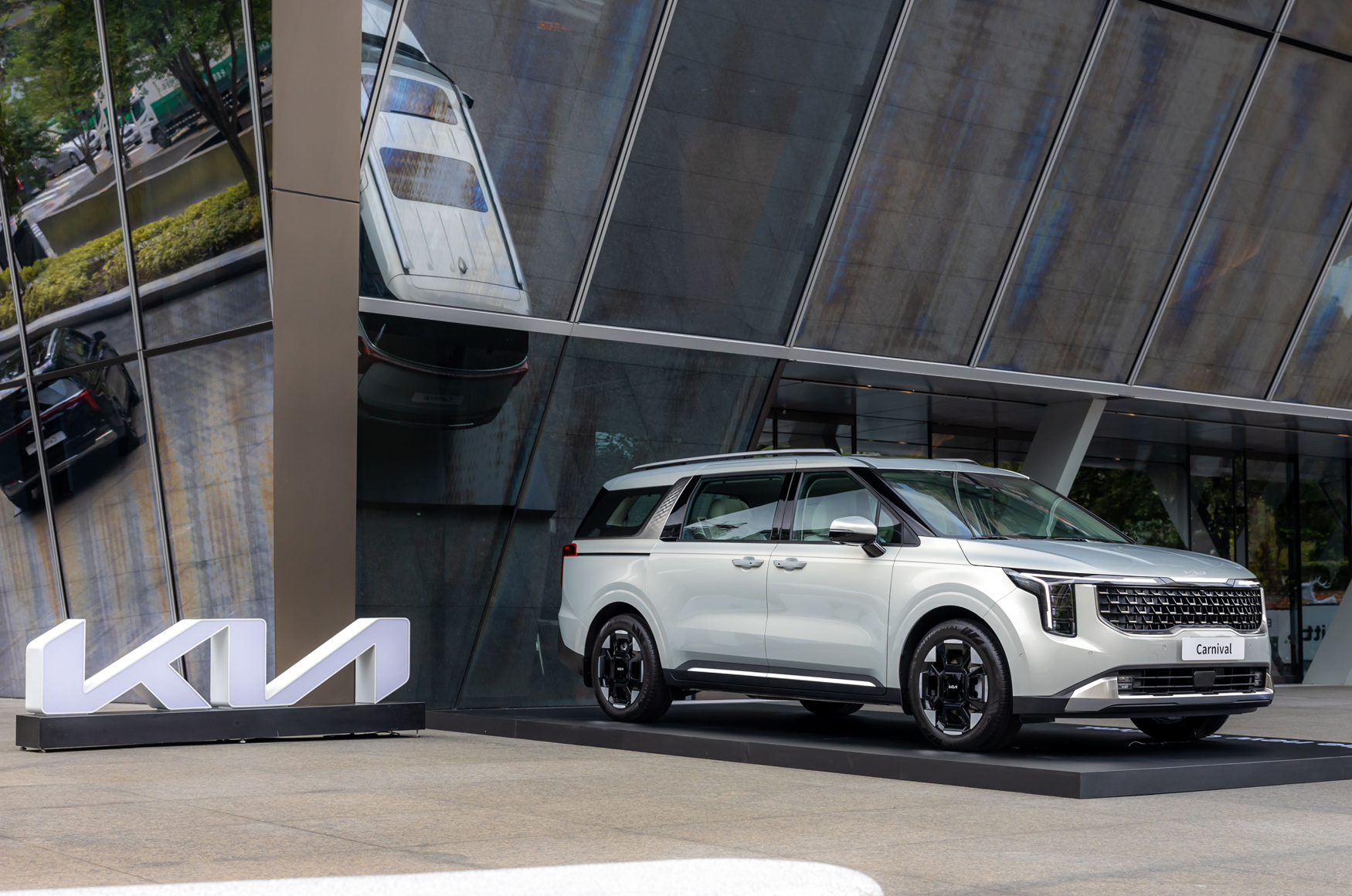 【新車登場】不只是移動！Kia The New Carnival如何讓長途車變成全家歡笑之旅？