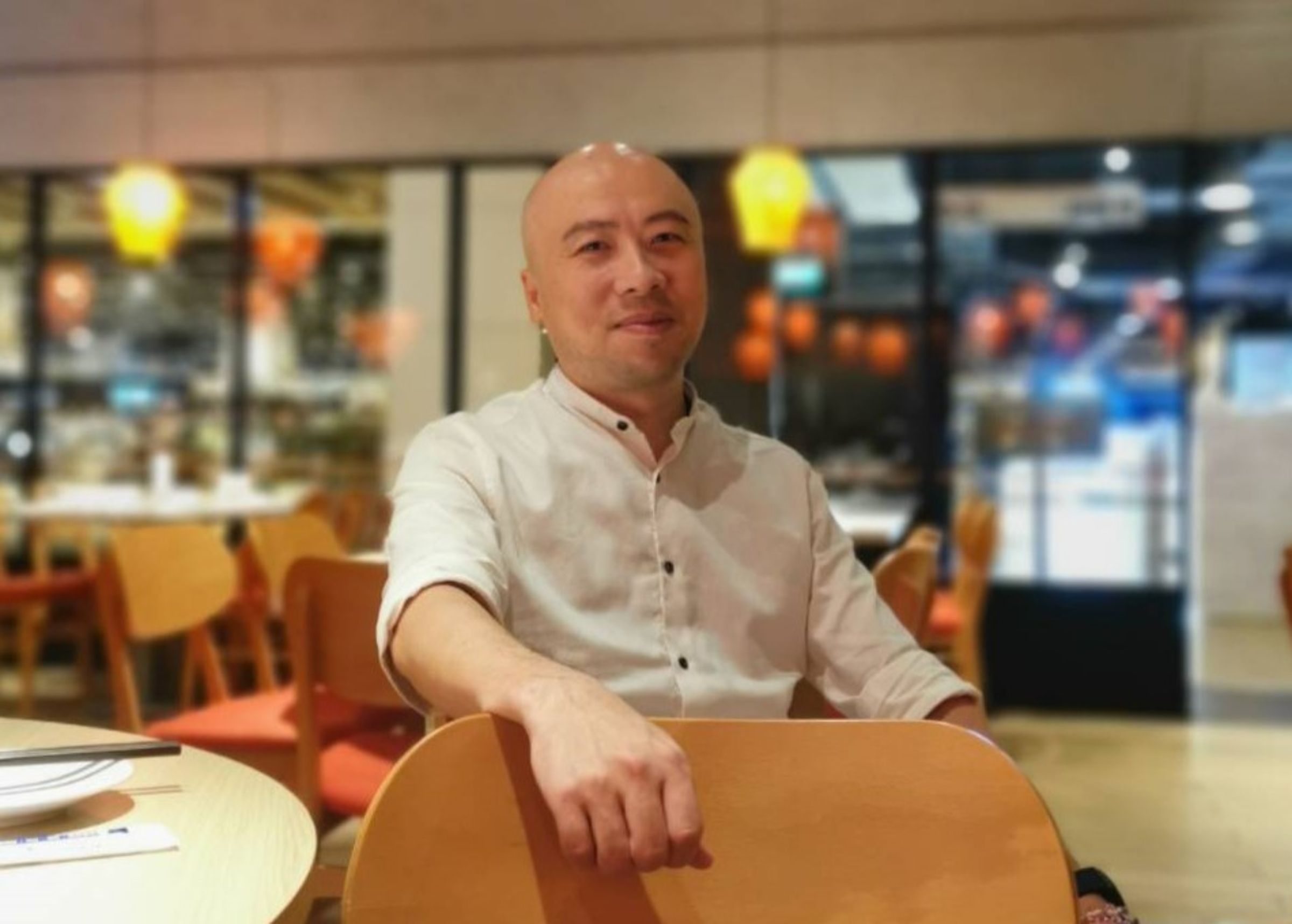 知名命理課程老師陳明業因被盜用課程，出面呼籲民眾小心避免受騙上當。（陳明業提供）