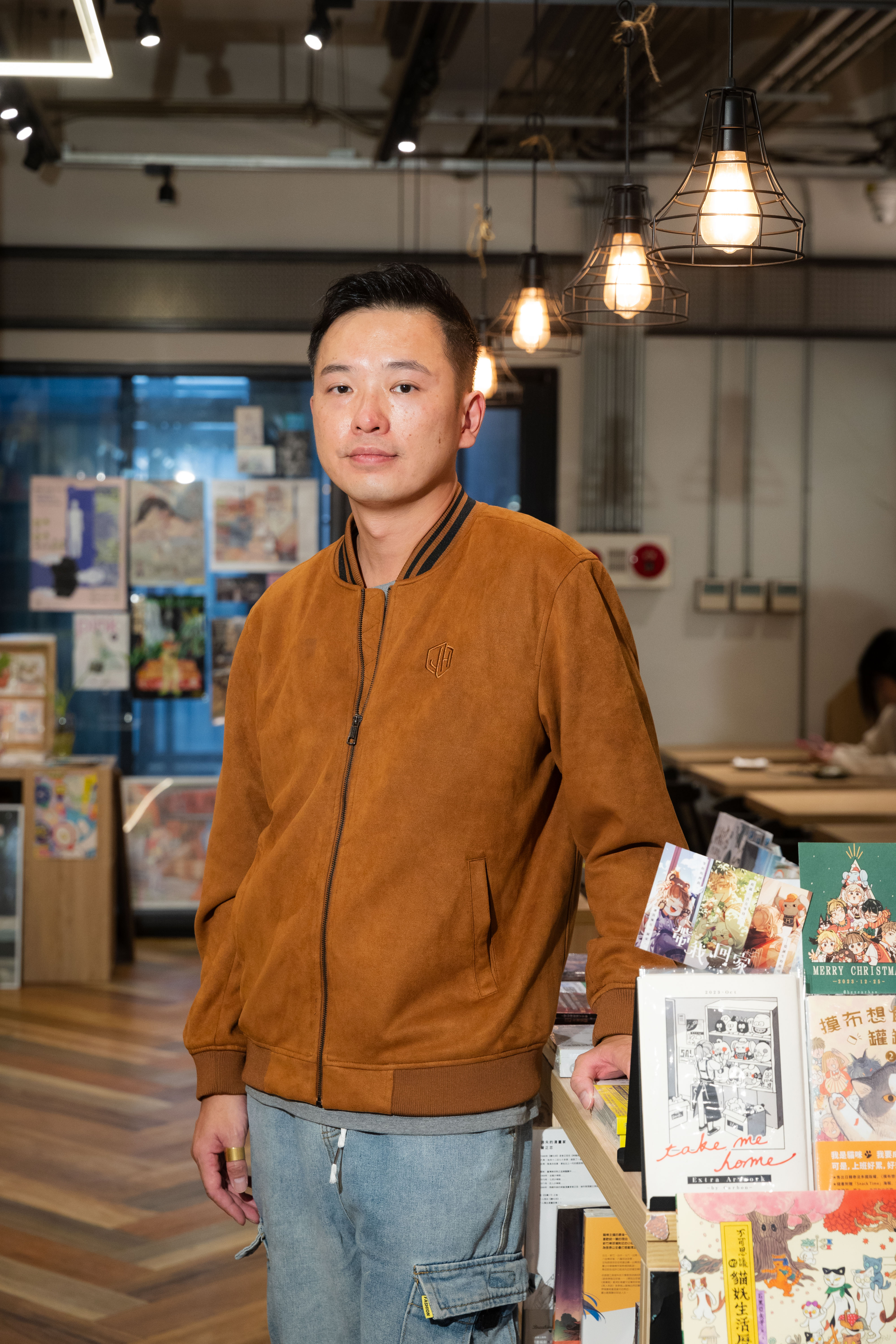黃致豪在高雄駁二特區開設「NANO HERO」藝術空間,2018年起創作《托比王》故事。