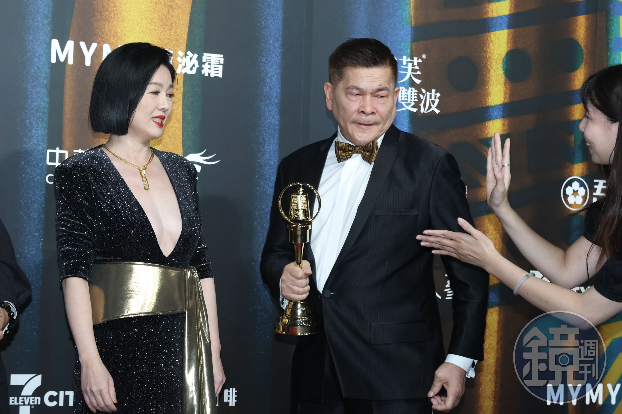澎恰恰在新聞中心受訪忍不住落淚。