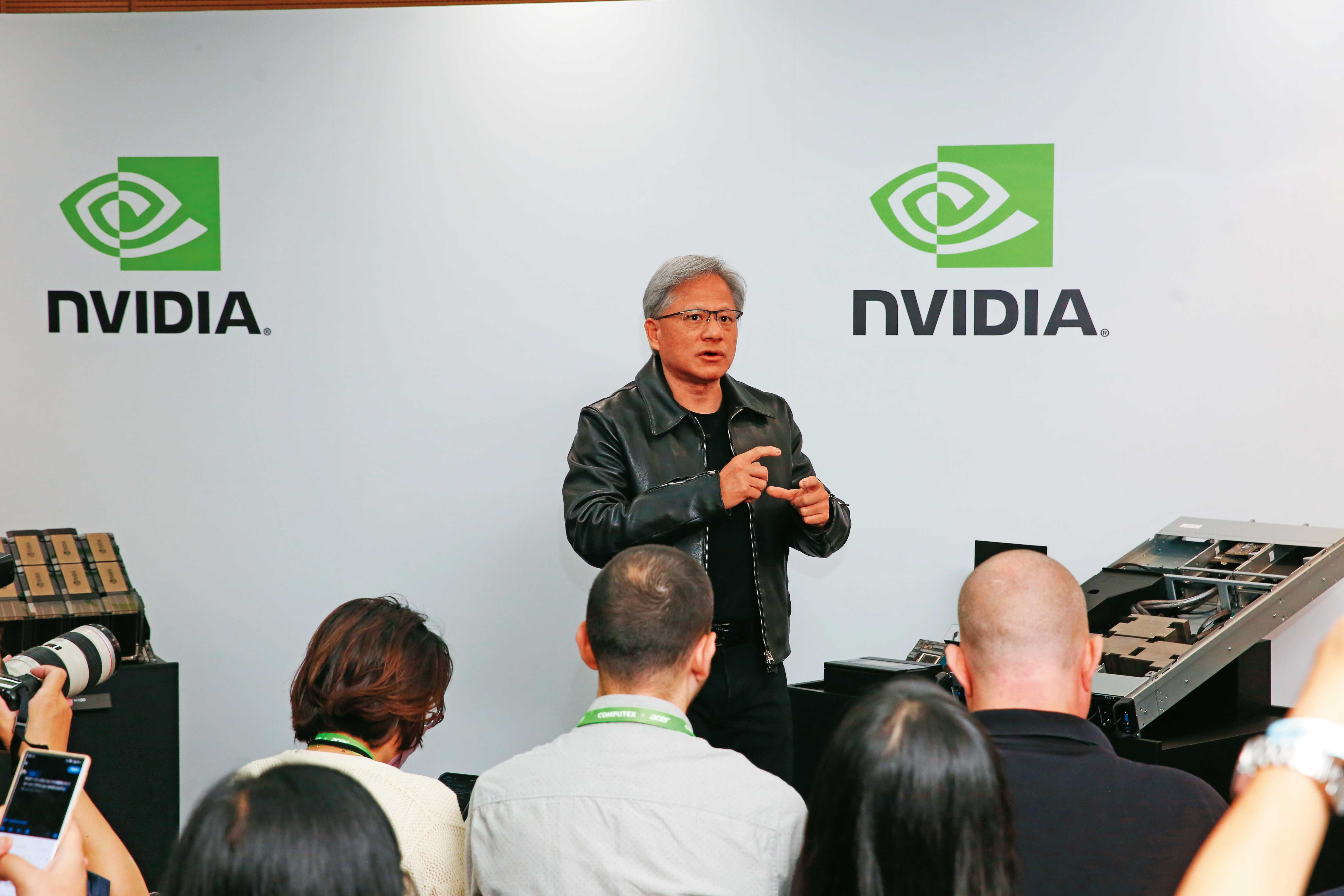 NVIDIA對下一季營收的預估年成長率逾200％，股價表現強勢。