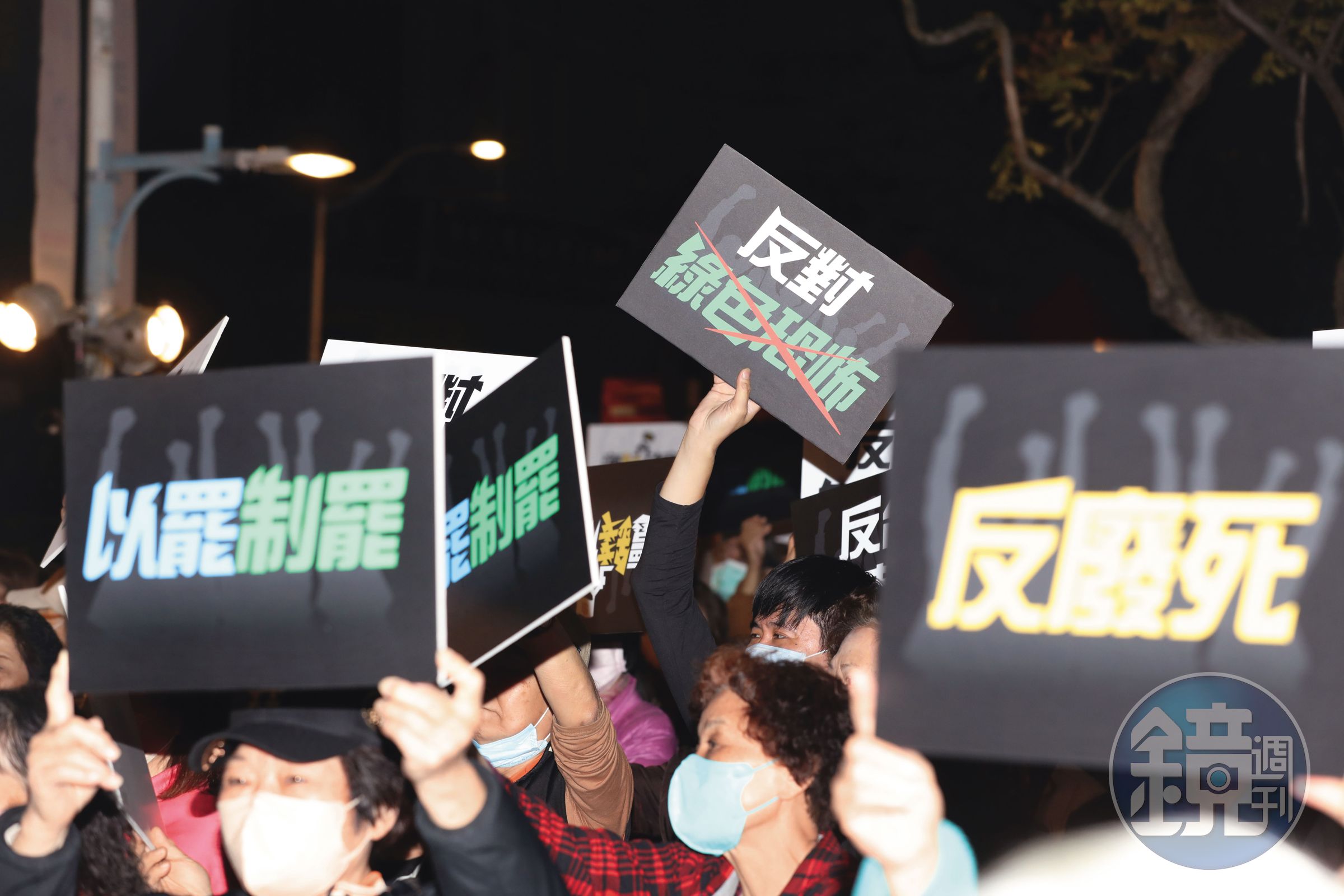 國民黨舉辦百場政策說明會,挺藍委反惡罷,接下來可能助攻罷綠二階連署,提供連署擺攤。