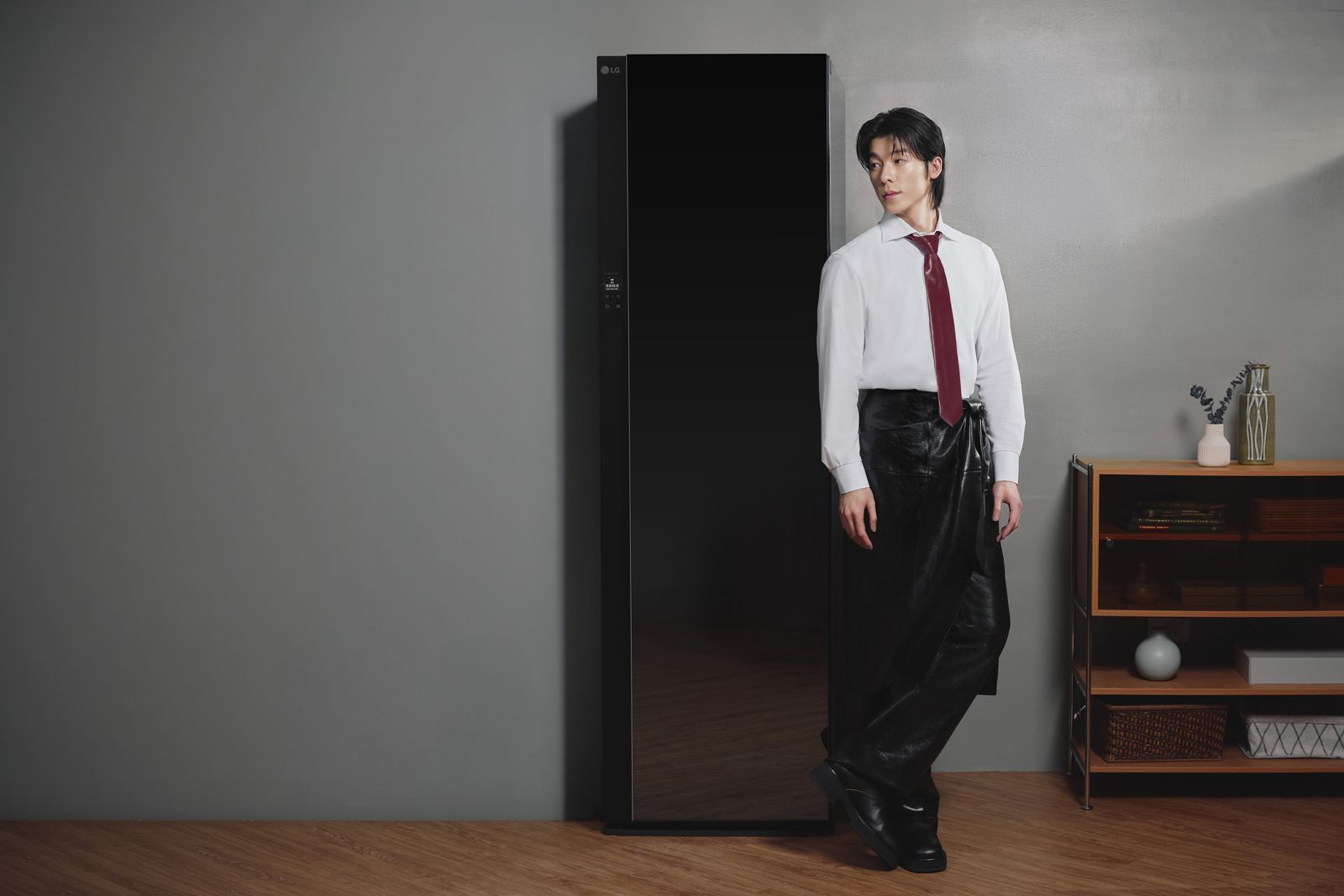 宅配「許光漢」到府拆箱 帥臉化身最愛小三 慘遭夫妻外套連環砸