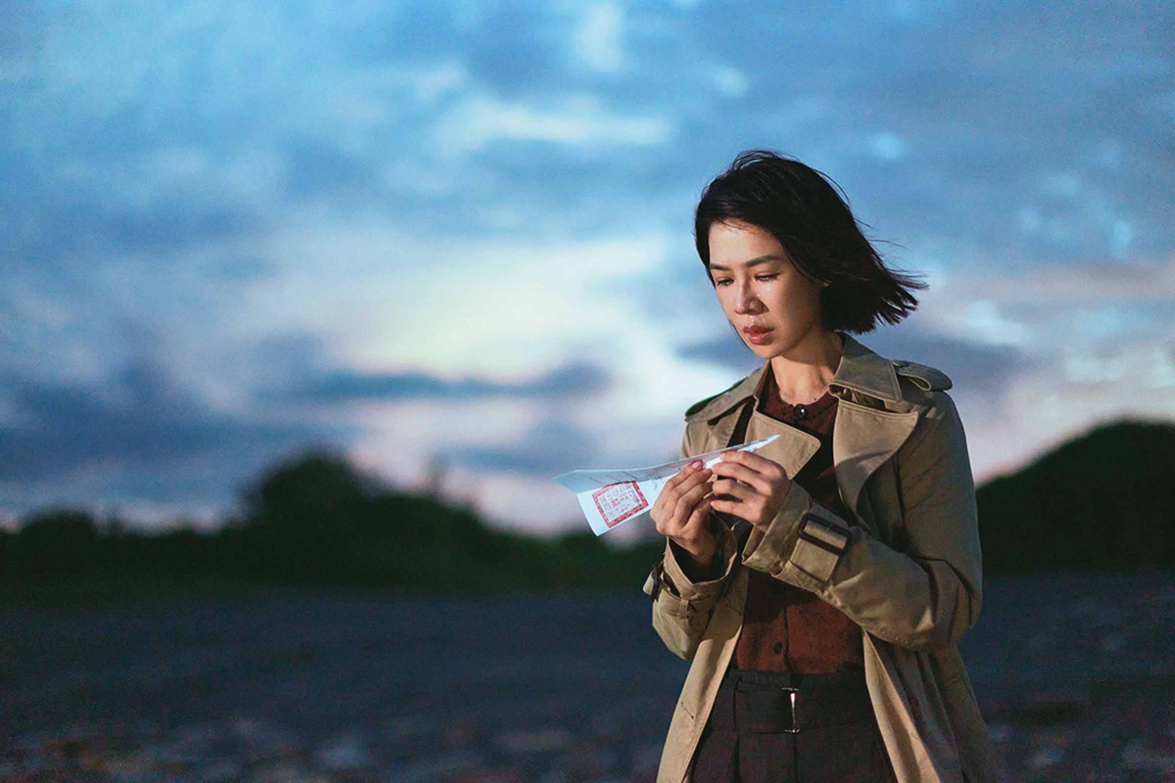 告五人為《影后》唱的〈從未見過的海〉暴紅，請到女主角謝盈萱拍MV。（翻攝自告五人IG）
