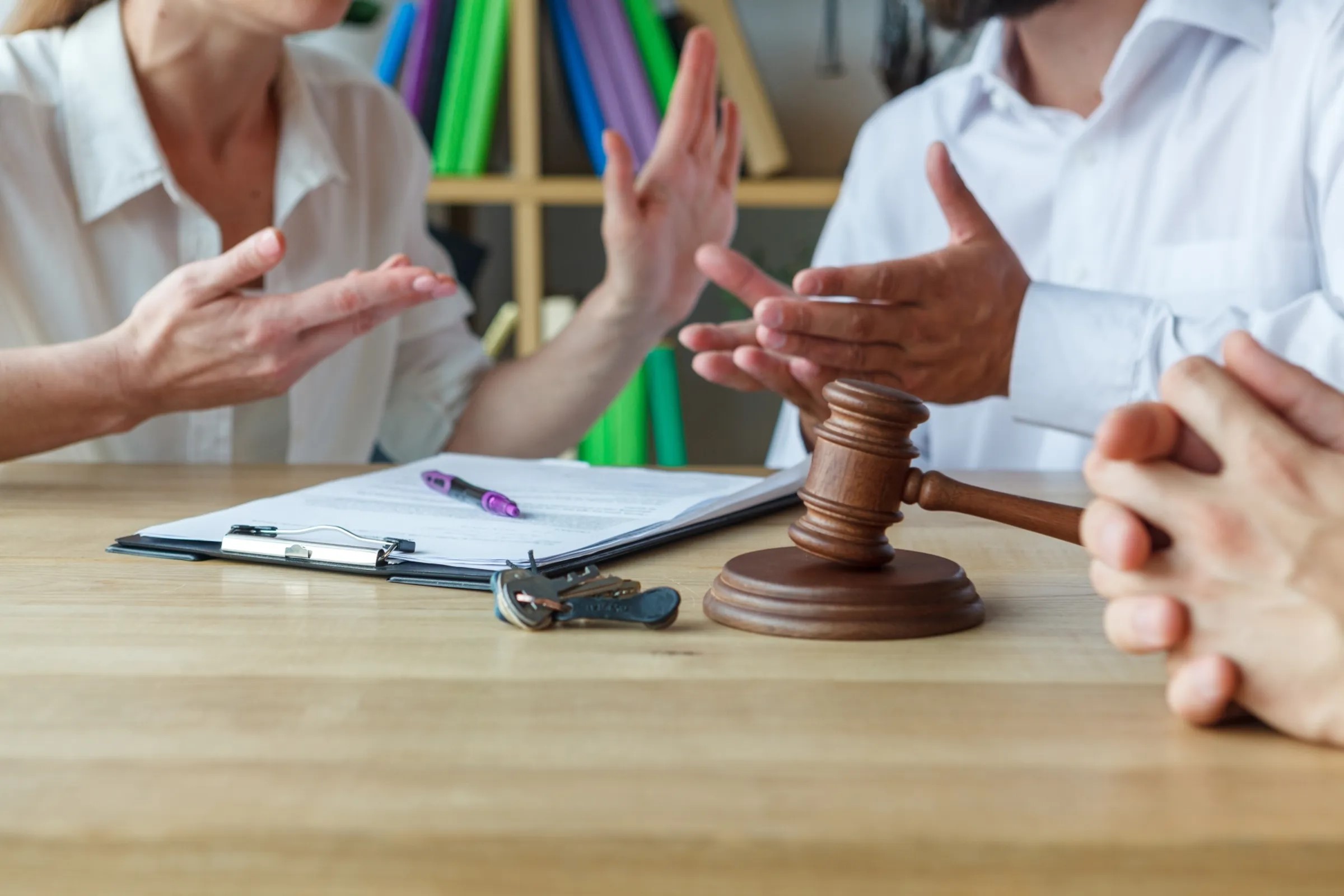 一名人夫原本因外遇承諾賠償500萬補償老婆，沒想到事後卻賴帳不付錢，為此鬧上法院。（示意圖，photoAC）