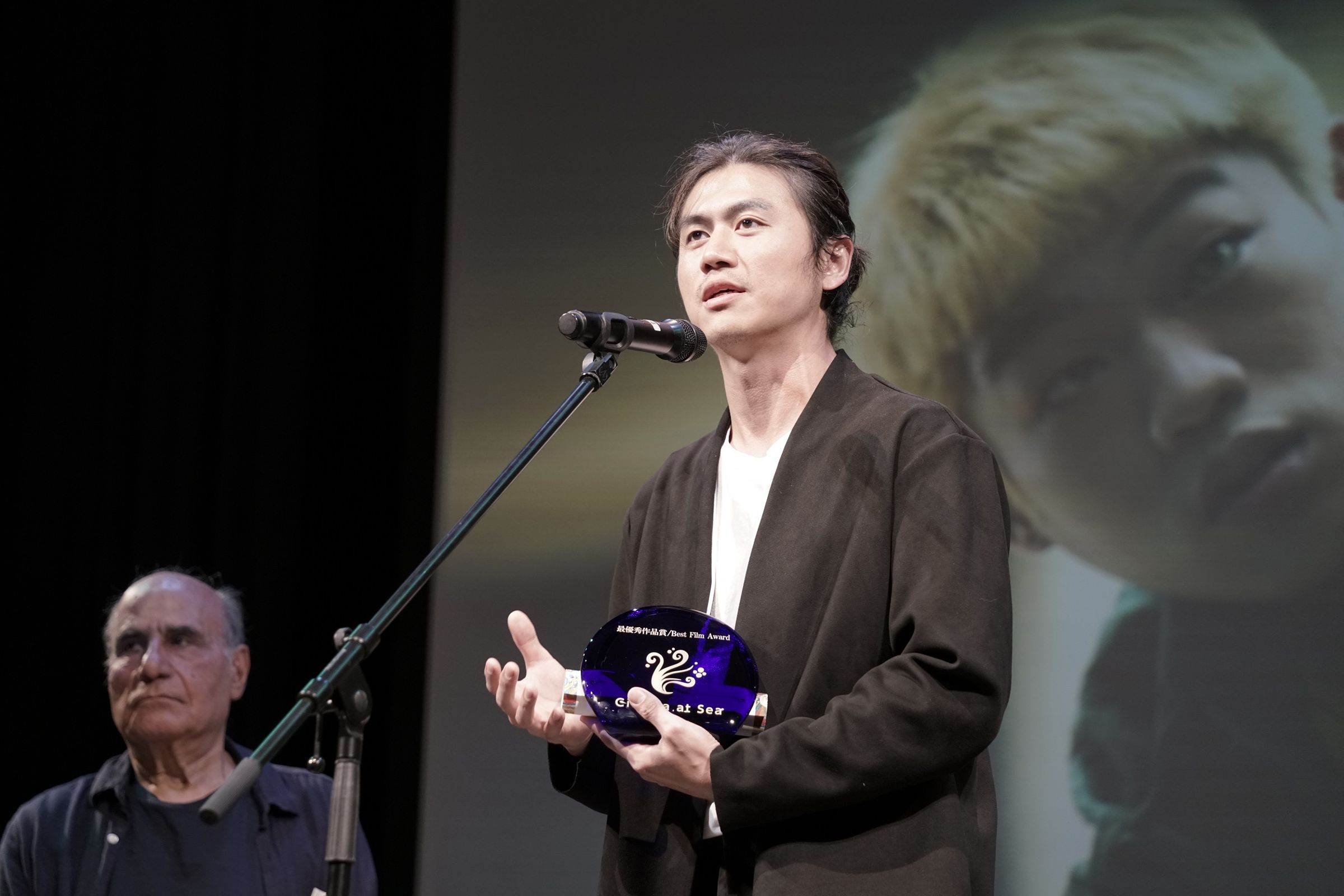 台灣導演鍾侑霖以《綠金龜的模仿犯》獲沖繩環太平洋國際電影節最佳影片。 (希望行銷提供)