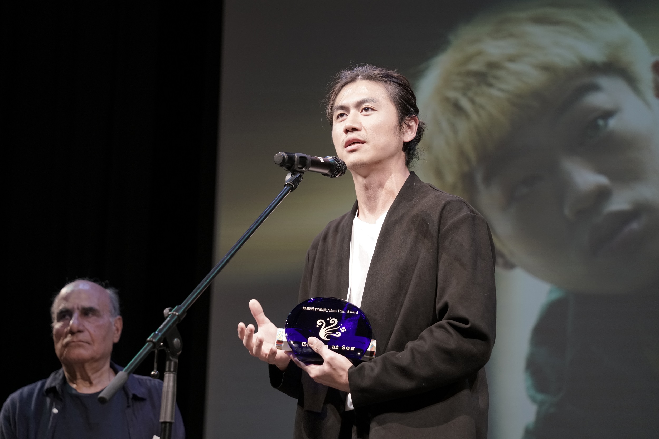 台灣導演鍾侑霖以《綠金龜的模仿犯》獲沖繩環太平洋國際電影節最佳影片。 （希望行銷提供）