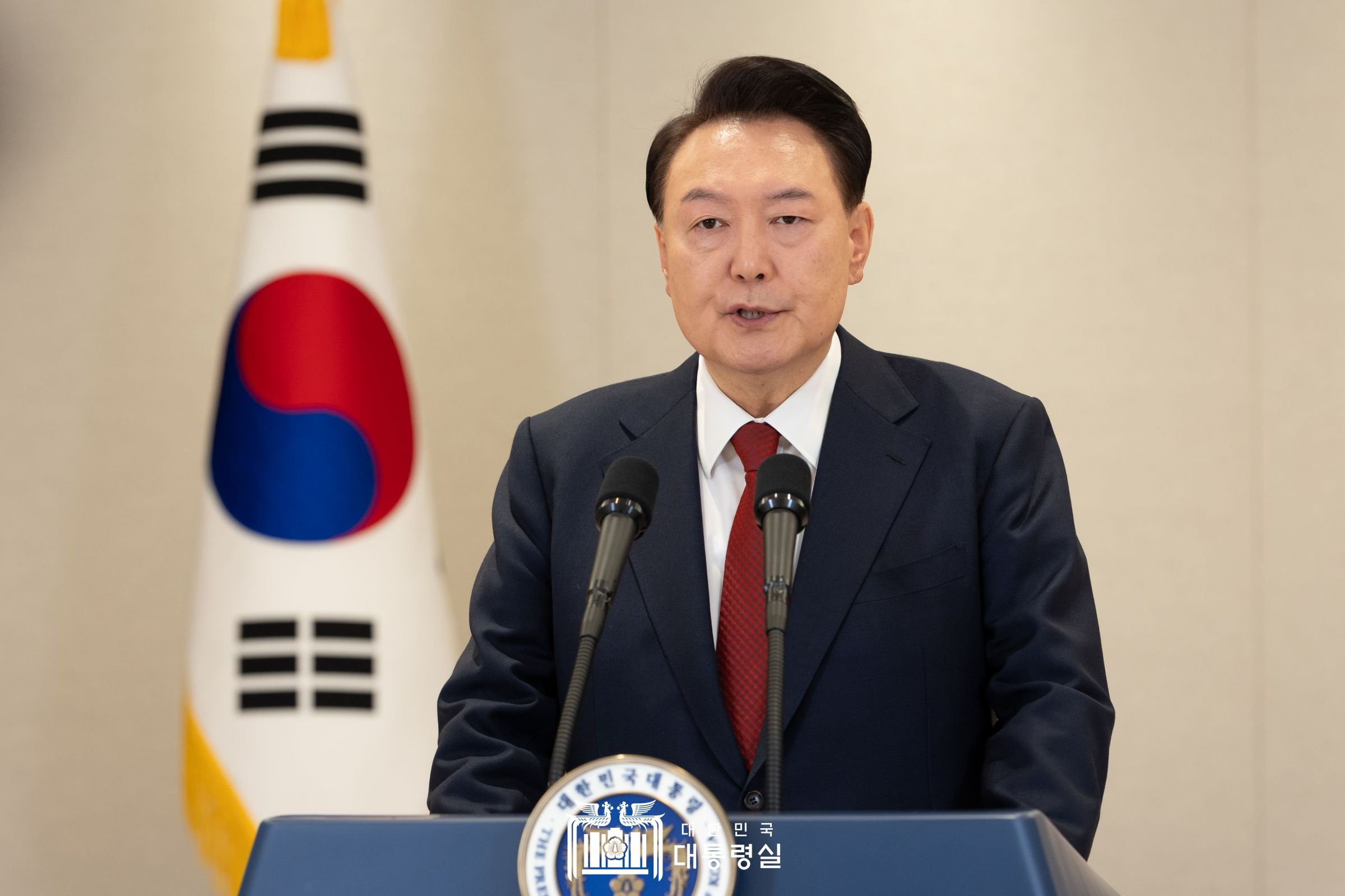 南韓總統尹錫悅因三度拒絕傳喚出席,法院今批准逮捕令。(翻攝自南韓總統府官網)